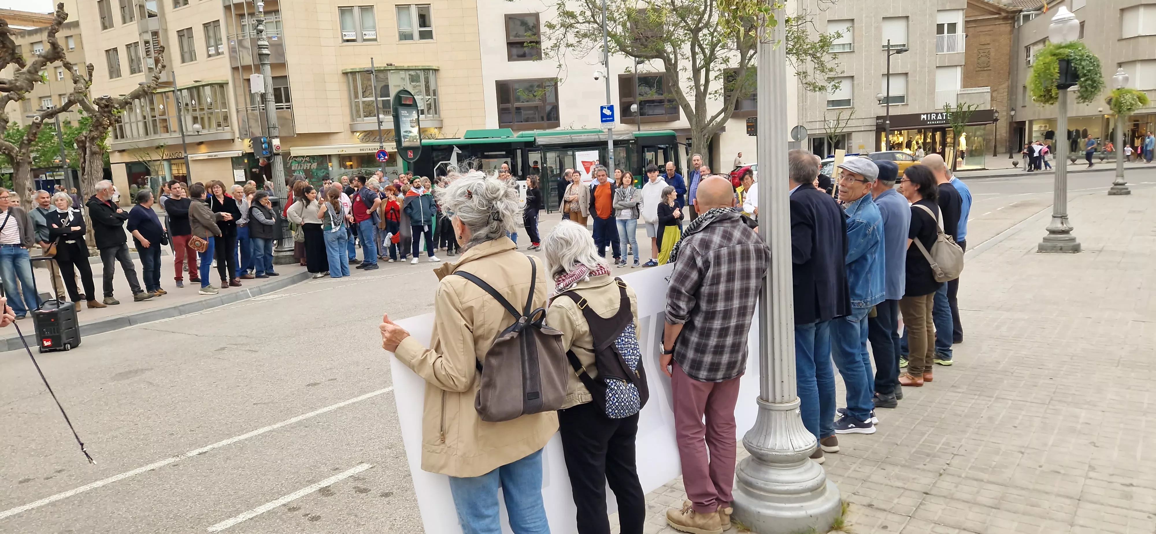 Manifestación en Huesca contras las guerras. Foto Myriam Martínez