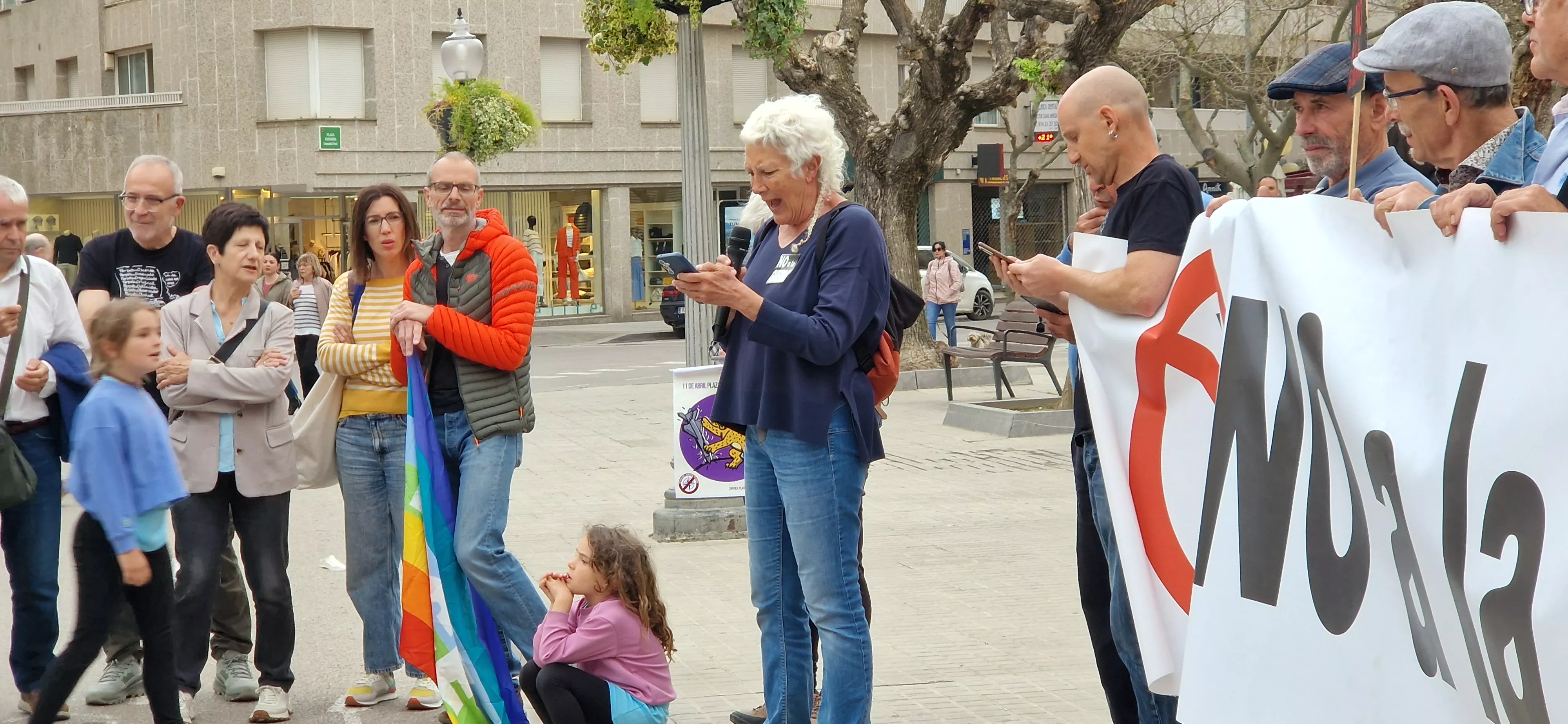 Manifestación en Huesca contras las guerras. Foto Myriam Martínez