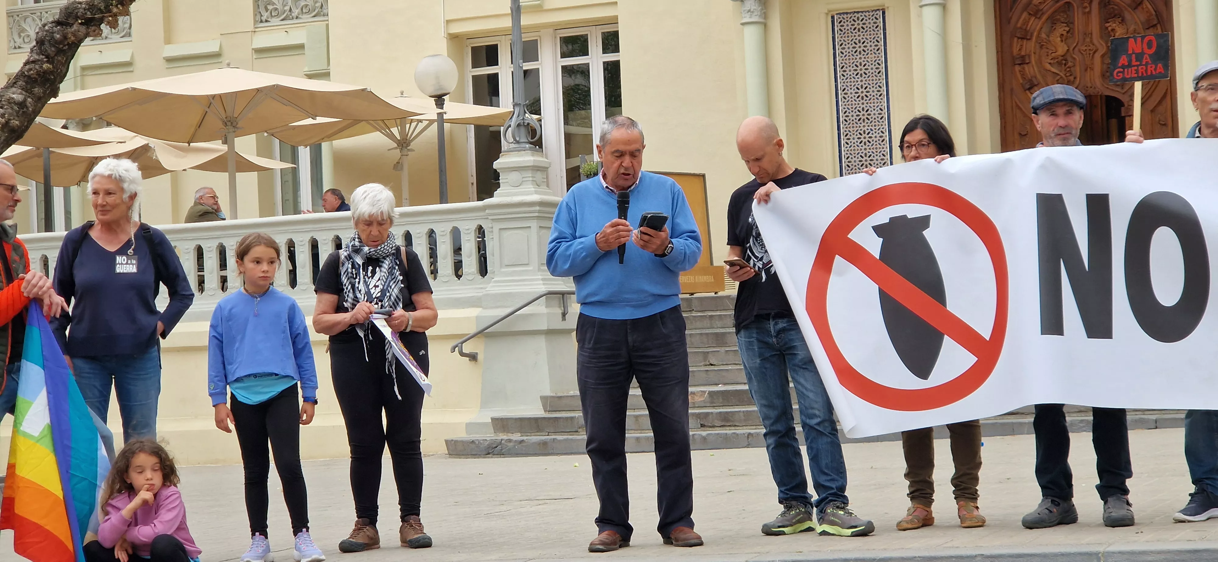 Manifestación en Huesca contras las guerras. Foto Myriam Martínez