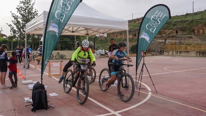 Salida de la prueba en Pueyo de Santa Cruz Salida de la prueba en Pueyo de Santa Cruz