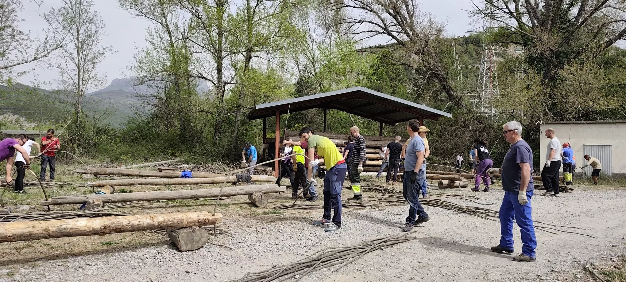 Trabajos previos en Laspuña para preparar los descensos de nabatas en Huesca.