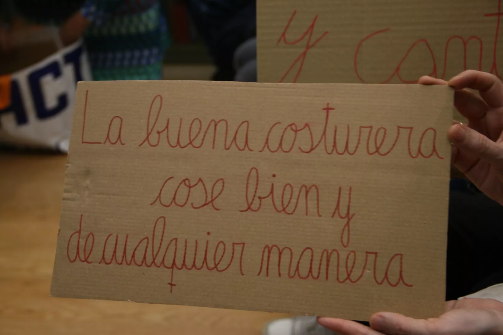 presentación del libro de Glòria Jové Monclús "Hilos y artes". Foto Carlos A. Migliaccio