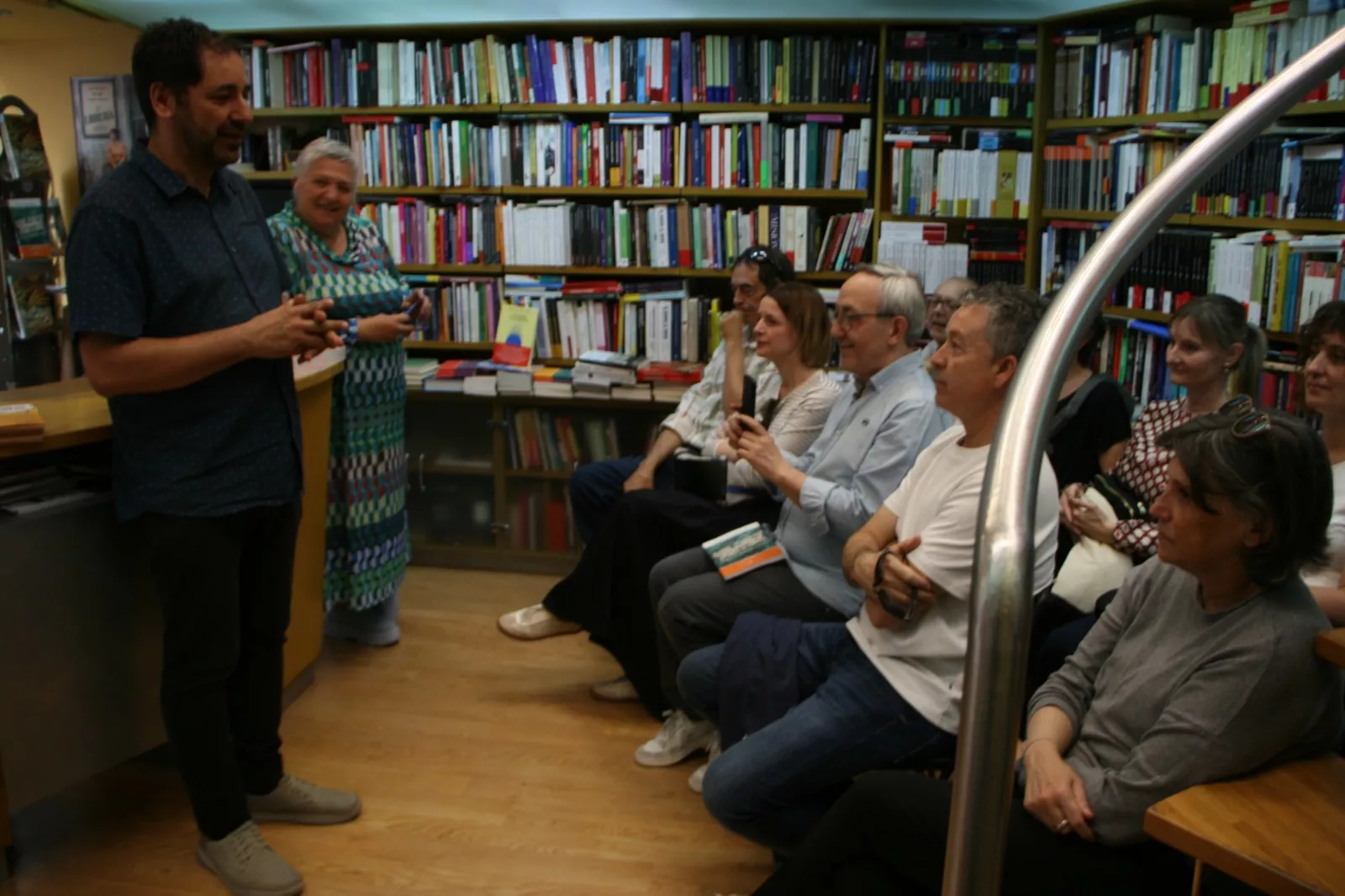 presentación del libro de Glòria Jové Monclús "Hilos y artes". Foto Carlos A. Migliaccio presentación del libro de Glòria Jové Monclús "Hilos y artes". Foto Carlos A. Migliaccio