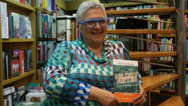 presentación del libro de Glòria Jové Monclús "Hilos y artes". Foto Carlos A. Migliaccio presentación del libro de Glòria Jové Monclús "Hilos y artes". Foto Carlos A. Migliaccio