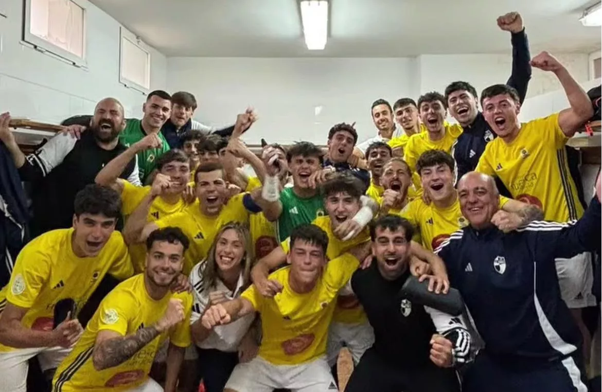 Jugadores del Robres celebran el triunfo sobre el Belchite.
