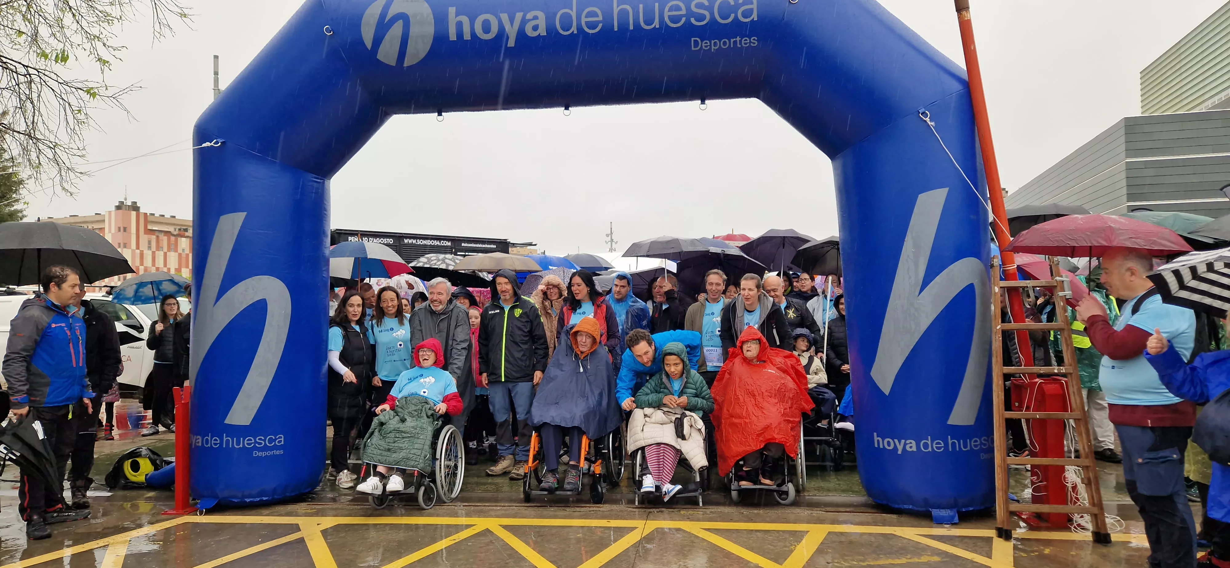 Salida de la 14ª Marcha Aspace Huesca. Foto Myriam Martínez