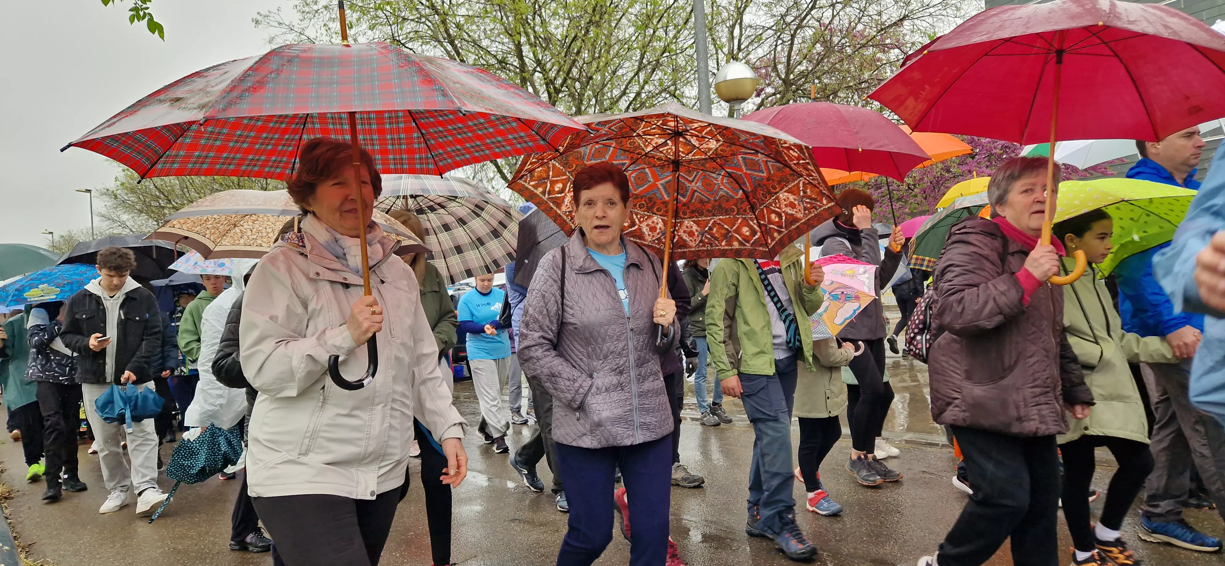 Salida de la 14ª Marcha Aspace Huesca. Foto Myriam Martínez