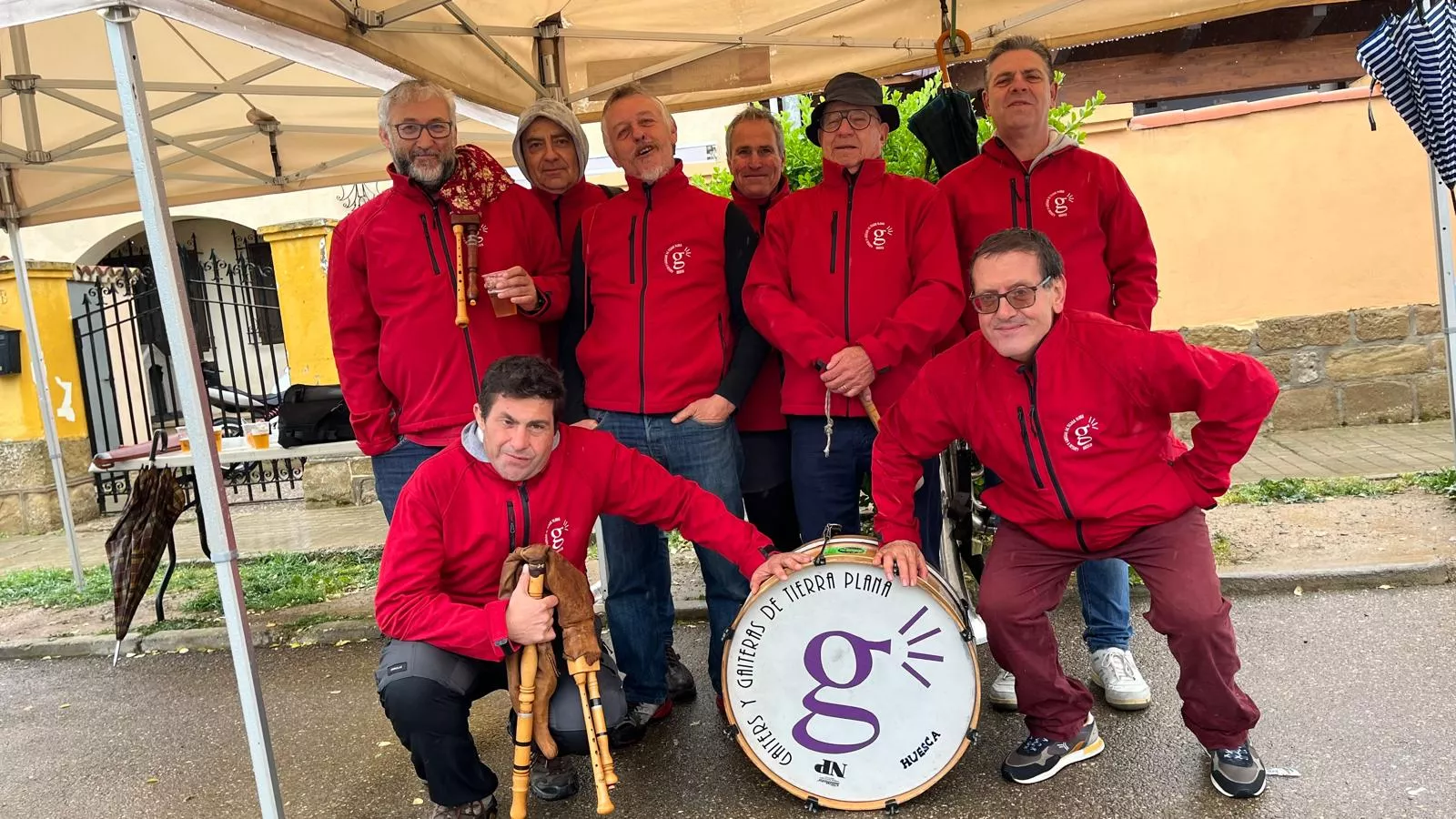 Avituallamiento de la Marcha Aspace en Banariés. Foto Mercedes Manterola