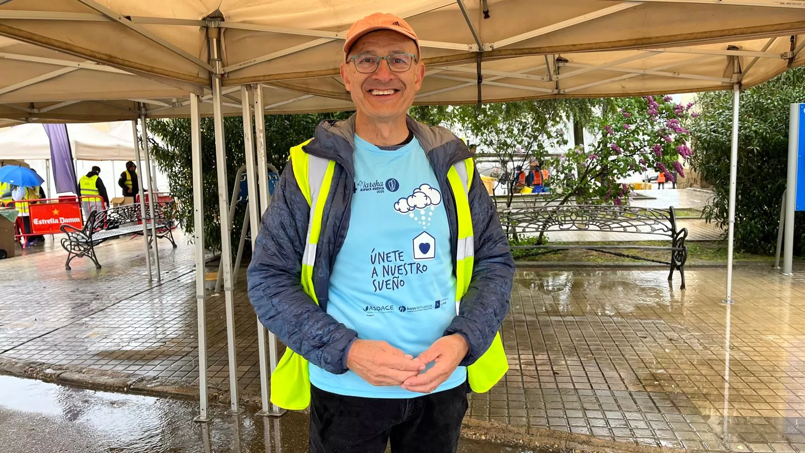 Avituallamiento de la Marcha Aspace en Banariés. Foto Mercedes Manterola