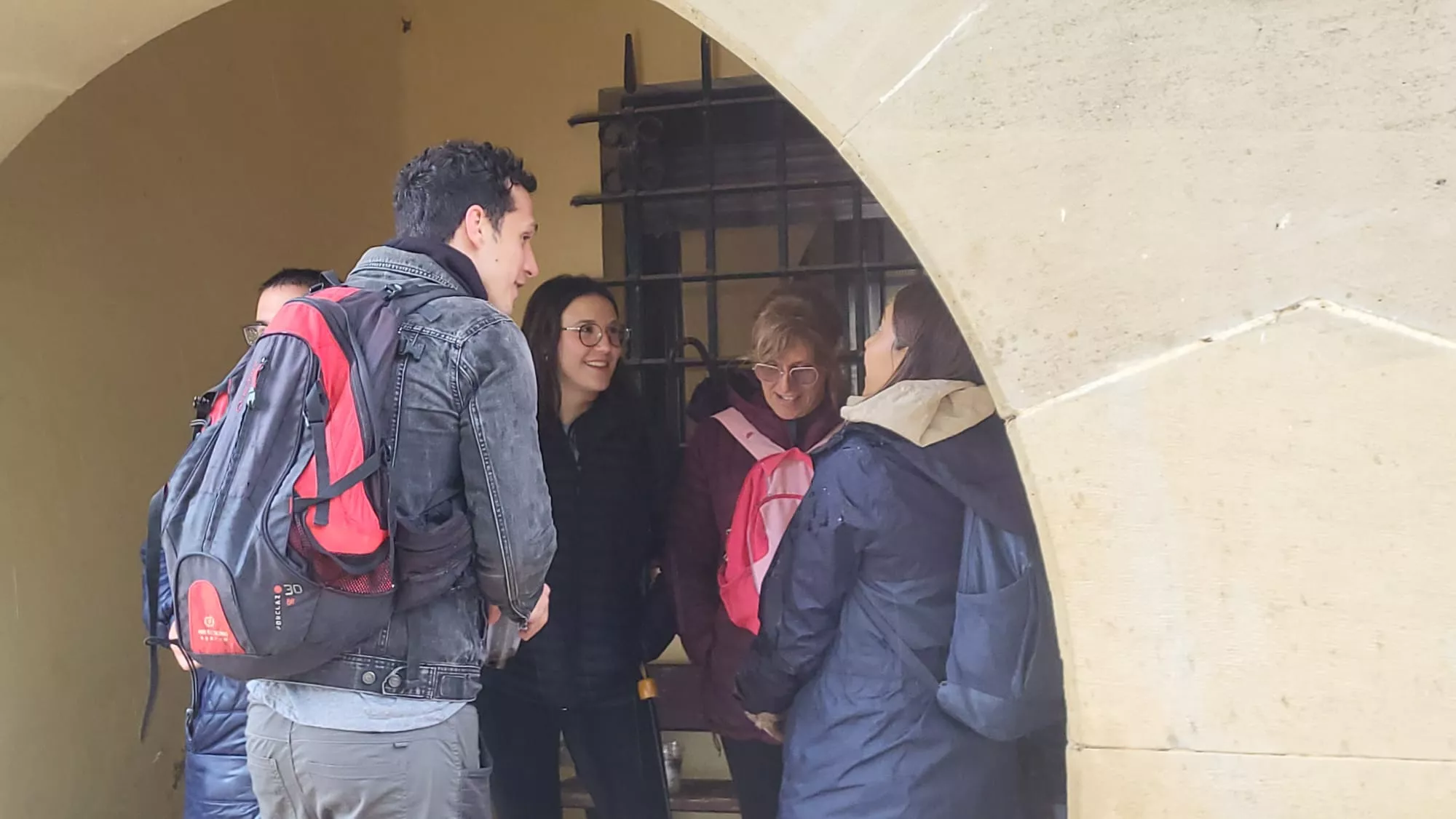 Avituallamiento de la Marcha Aspace en Banariés. Foto Mercedes Manterola