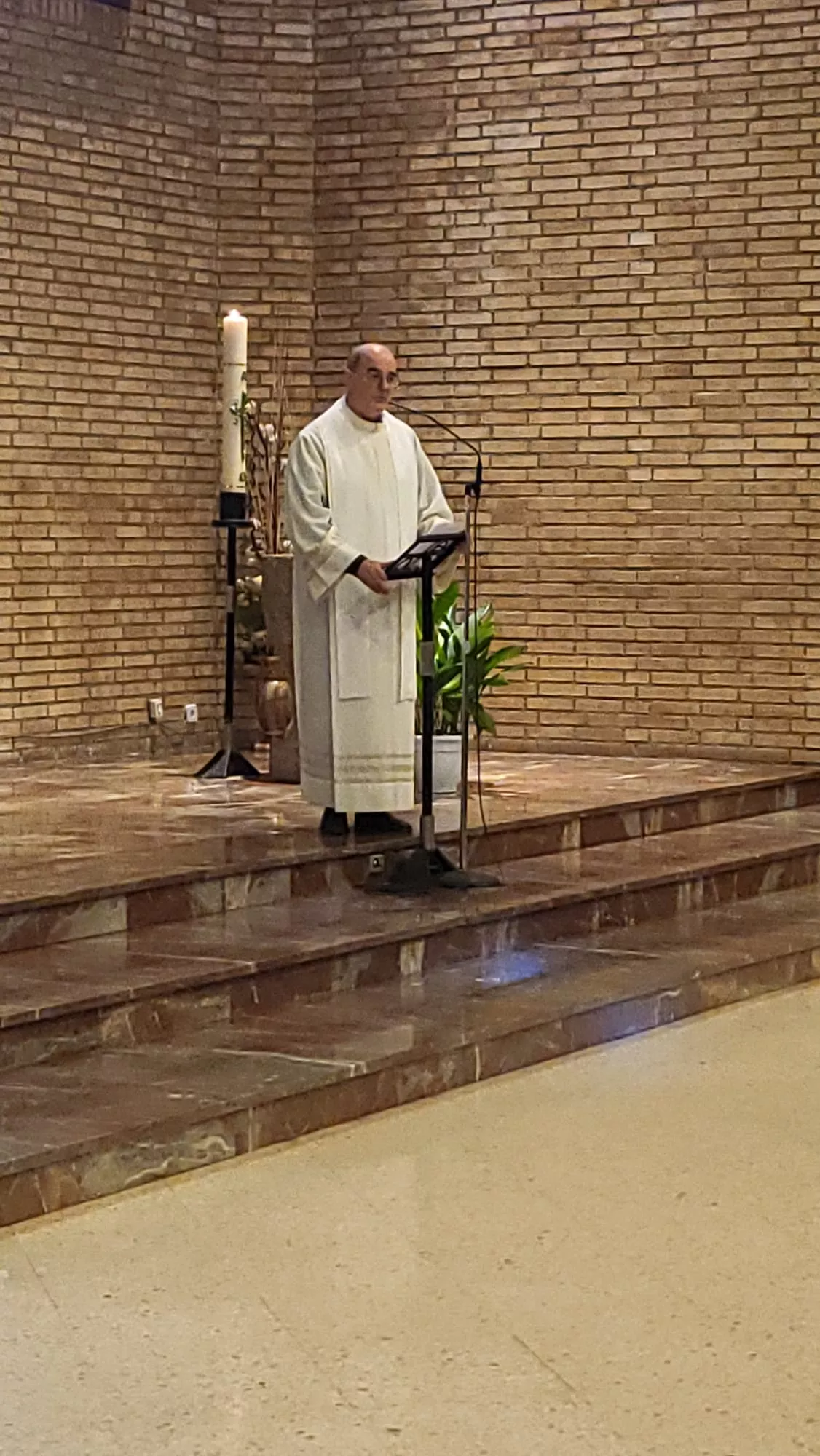 Inauguración de la estatua de Santiago Apóstol en la parroquia oscense