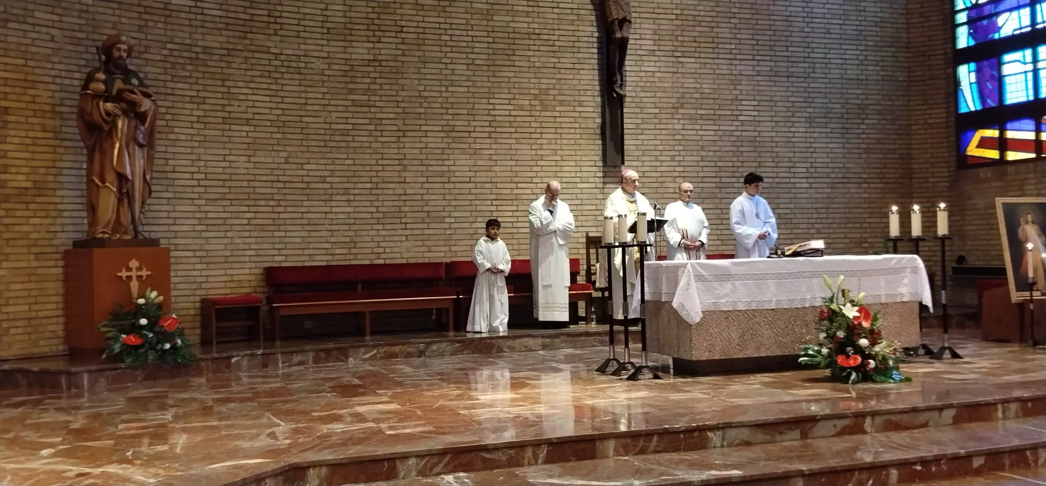 Inauguración de la estatua de Santiago Apóstol en la parroquia oscense