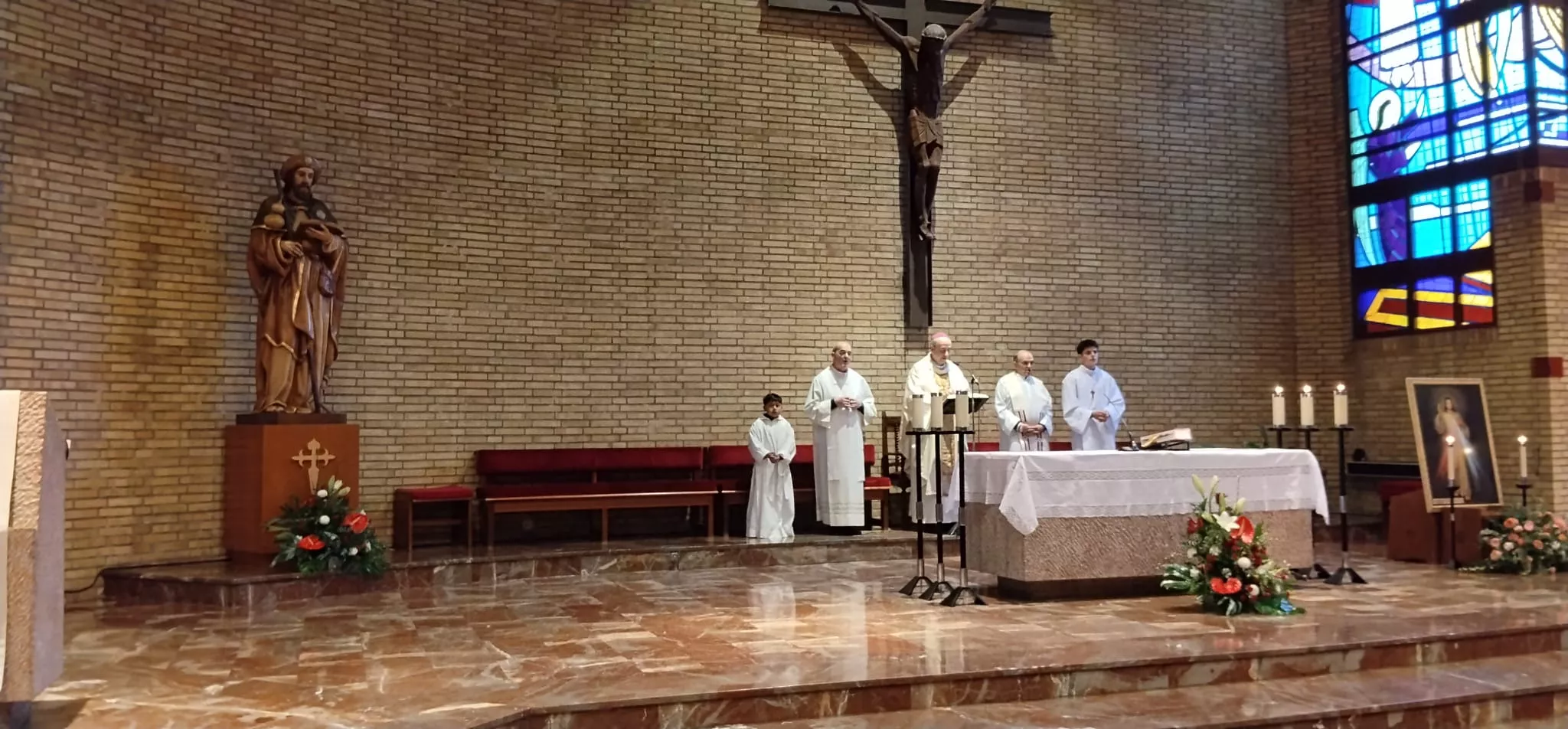Inauguración de la estatua de Santiago Apóstol en la parroquia oscense