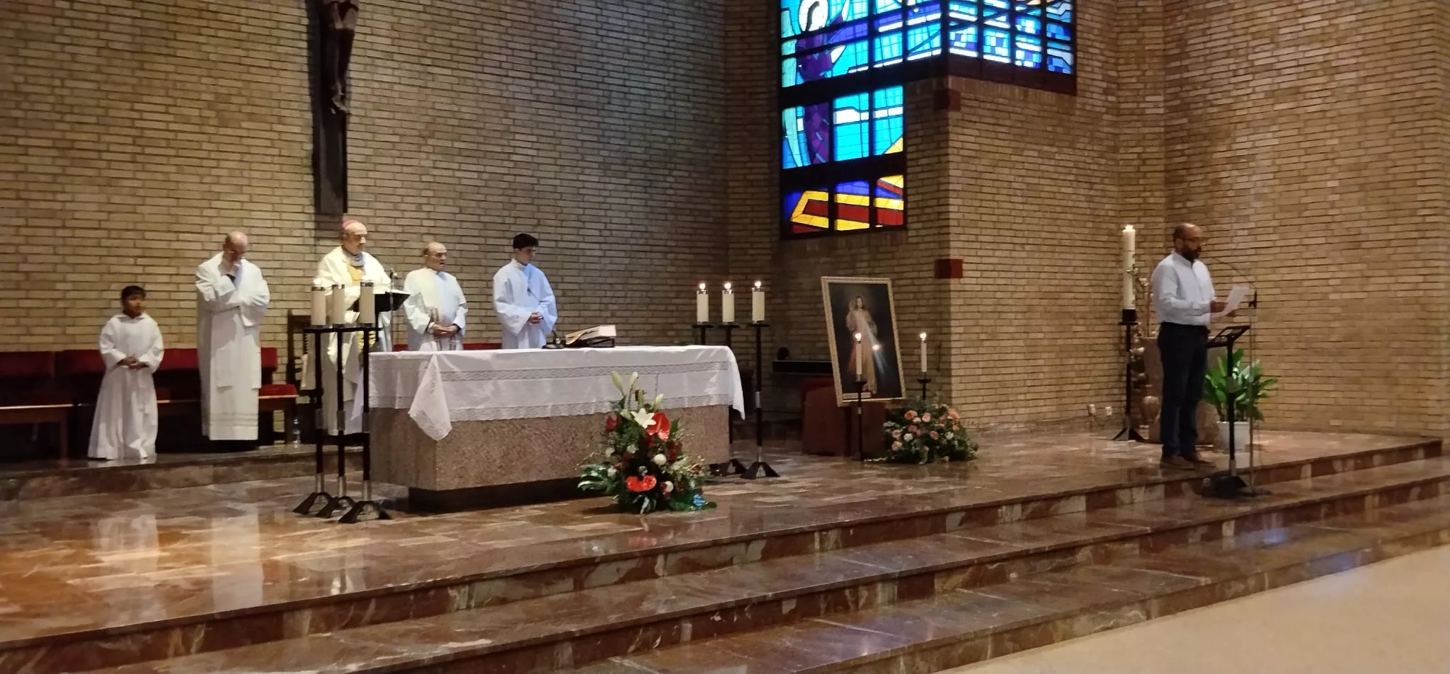 Inauguración de la estatua de Santiago Apóstol en la parroquia oscense