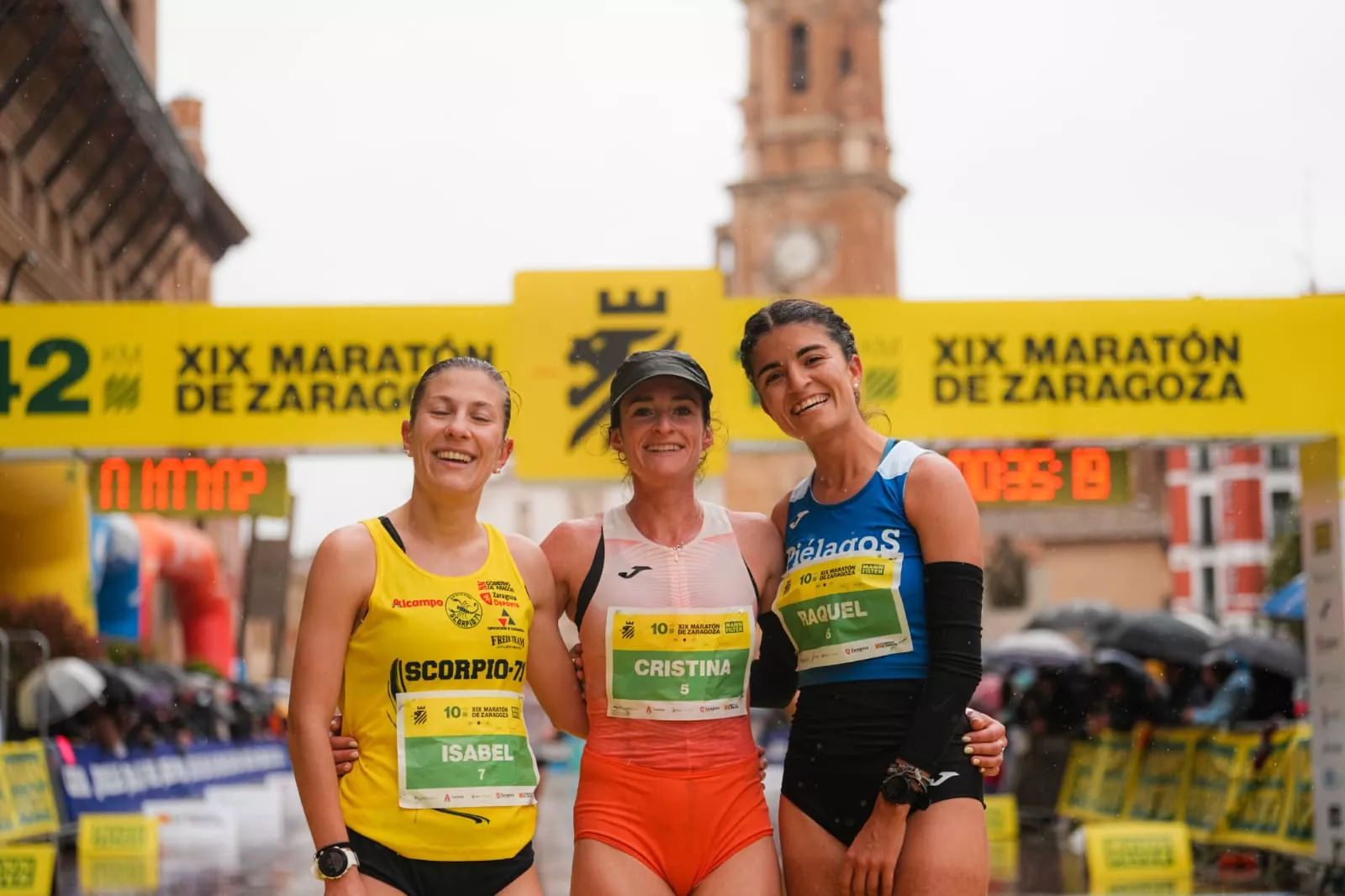 Podio de la 10K femenina con Cristina Espejo y Raquel de Francisco.