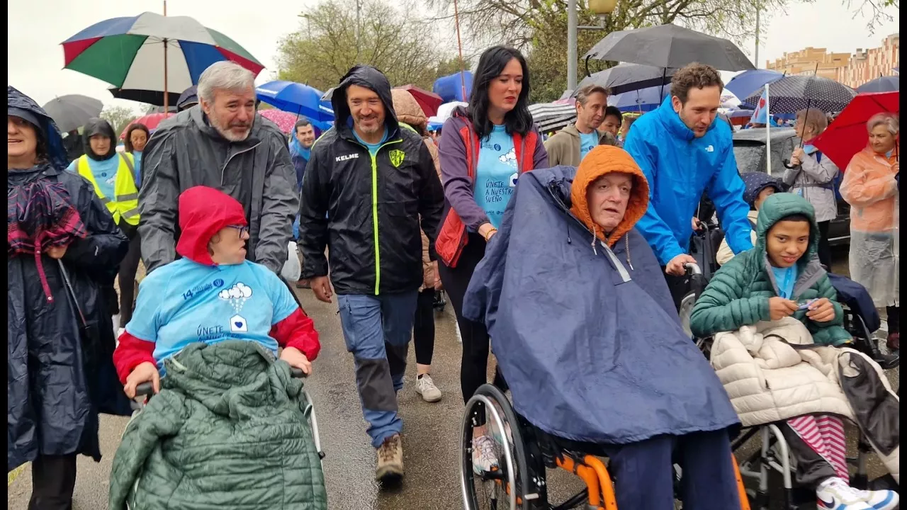 La lluvia no frena la Marcha Aspace