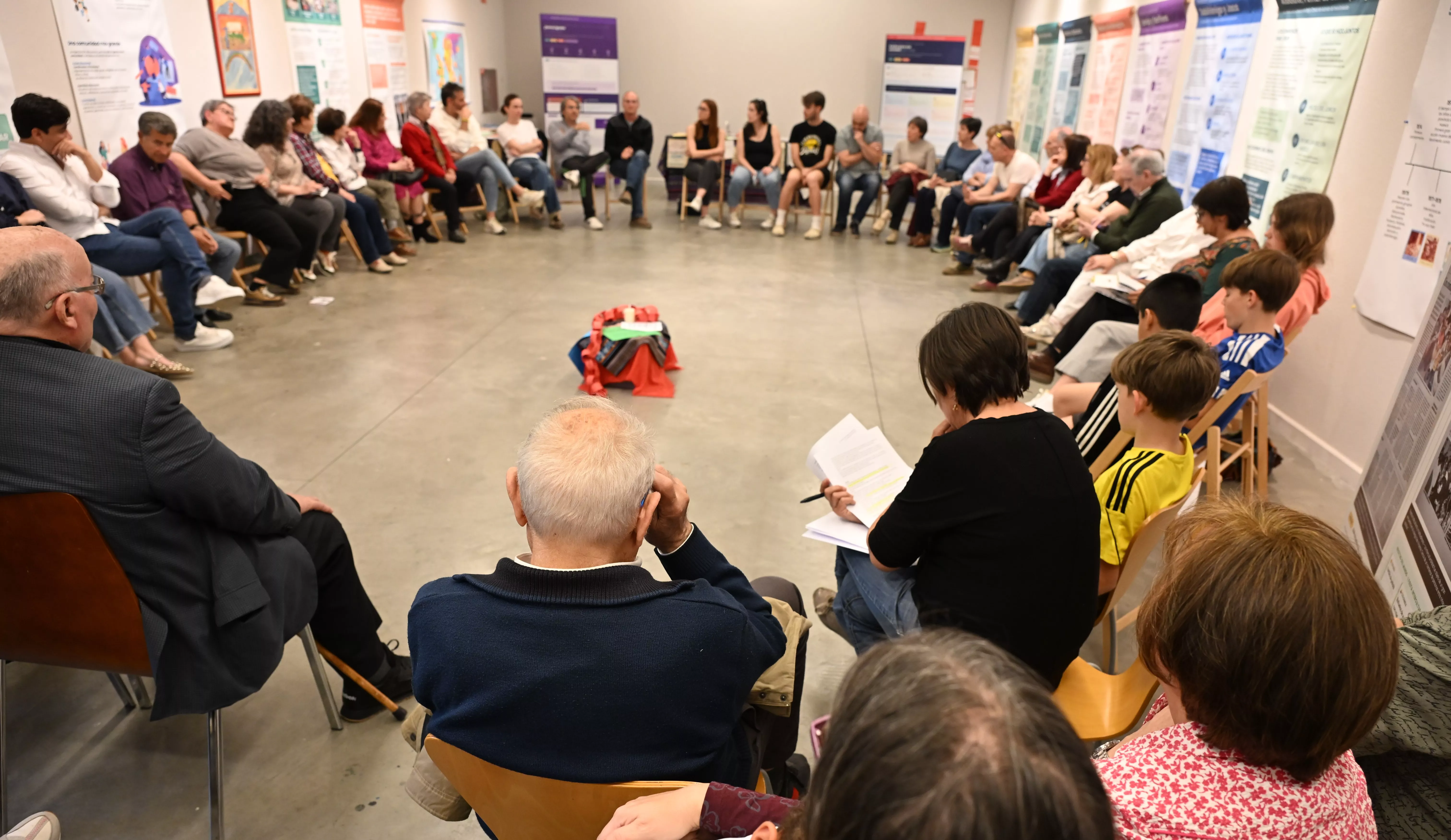 El Movimiento Junior de Huesca repasa medio siglo de historia en una exposición con gran respuesta del público.