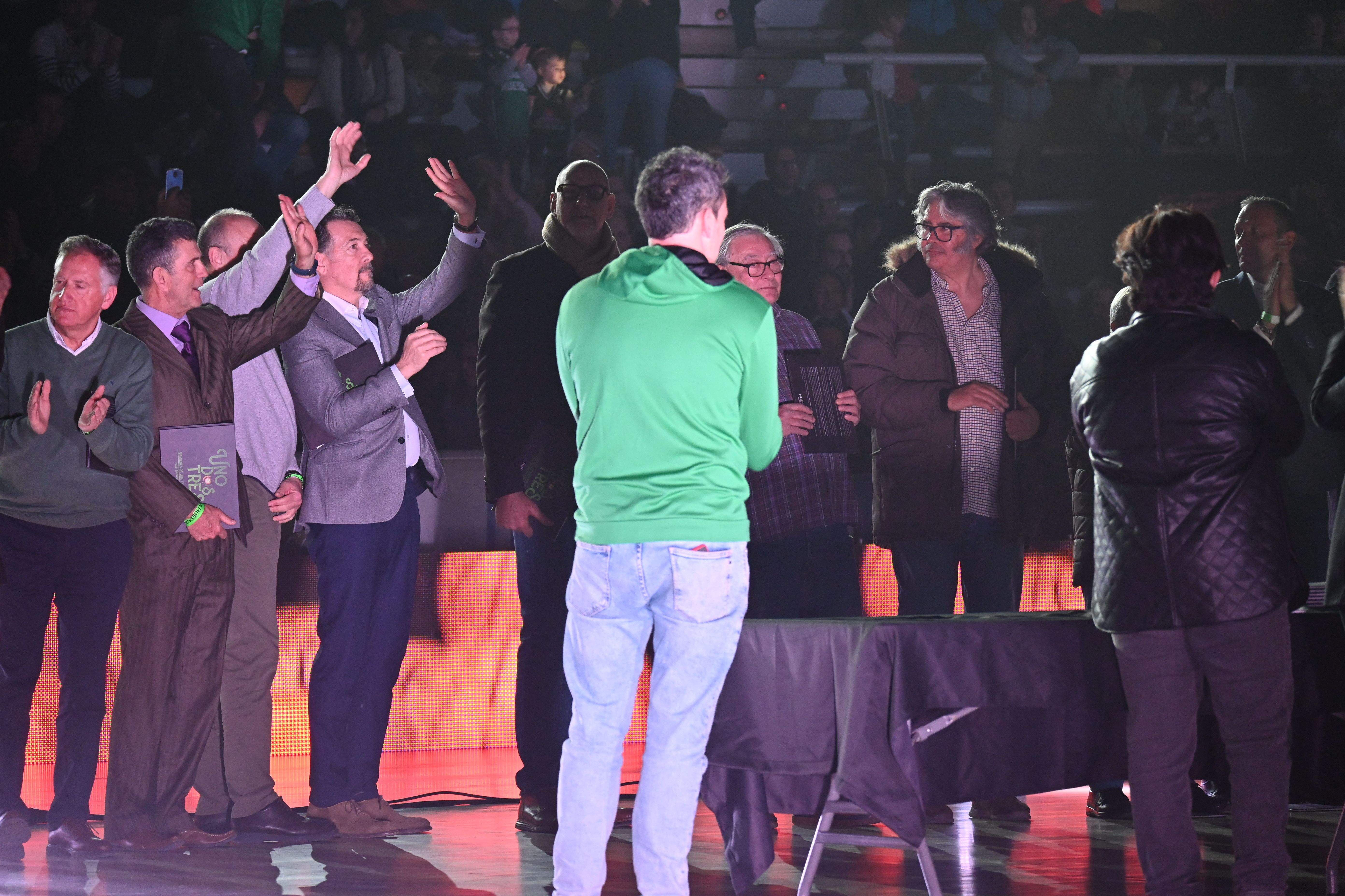 Fiesta en el Palacio de los Deportes de Huesca con La Magia en el recuerdo. Foto Carlos Jalle