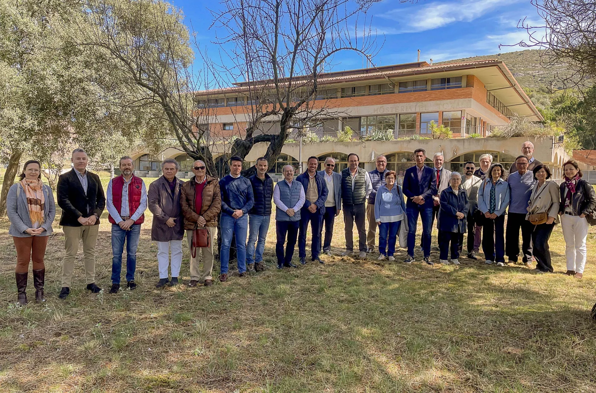 El Grado estrena el albergue Sabinales y recupera un edificio emblemático.