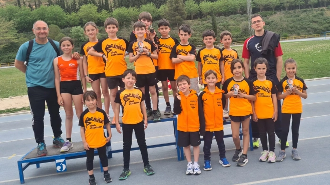 Atletas del CA Binéfar en el Trofeo Inauguración en Monzón 