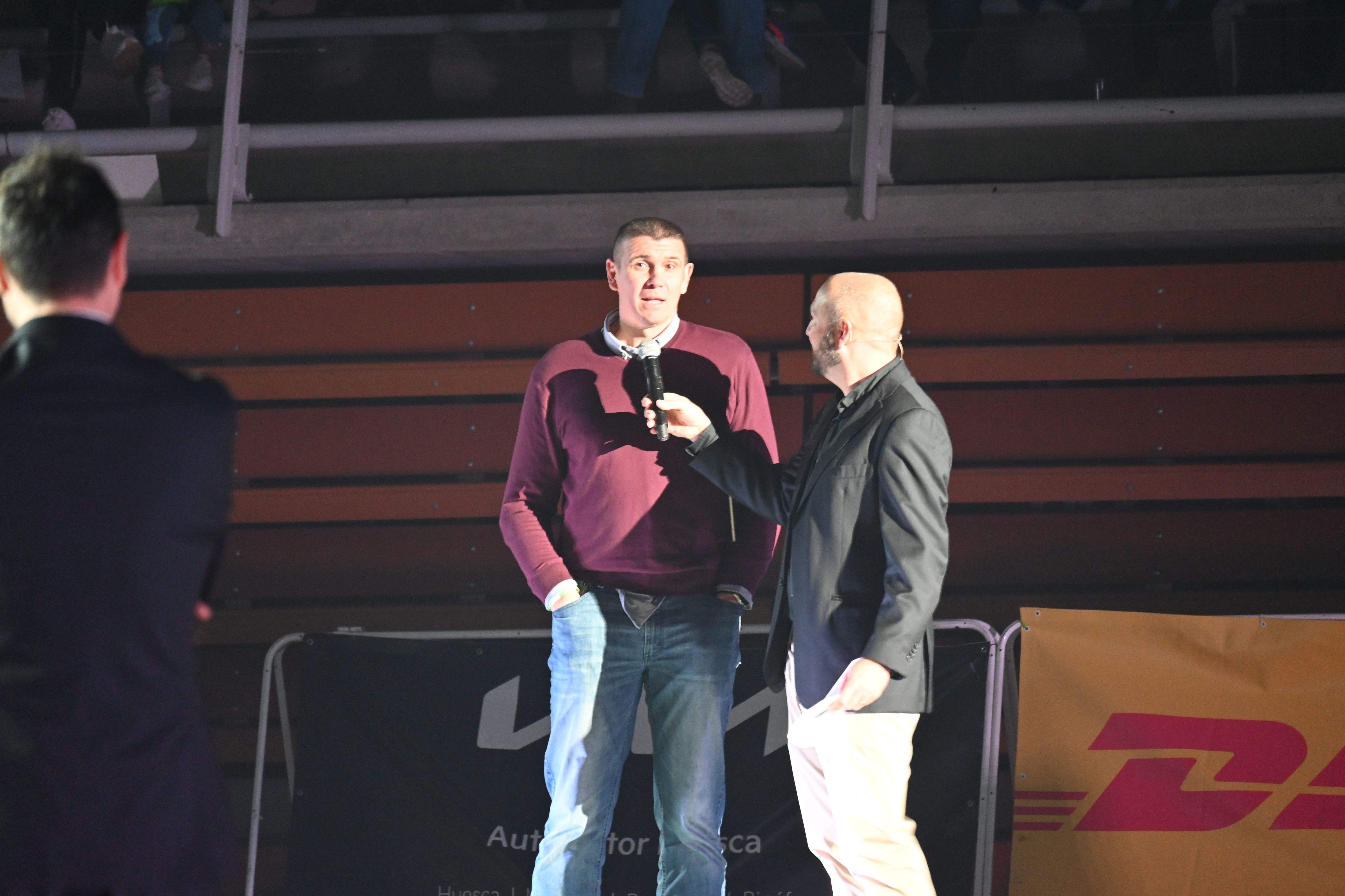 Fiesta en el Palacio de los Deportes de Huesca con La Magia en el recuerdo. Foto Carlos Jalle