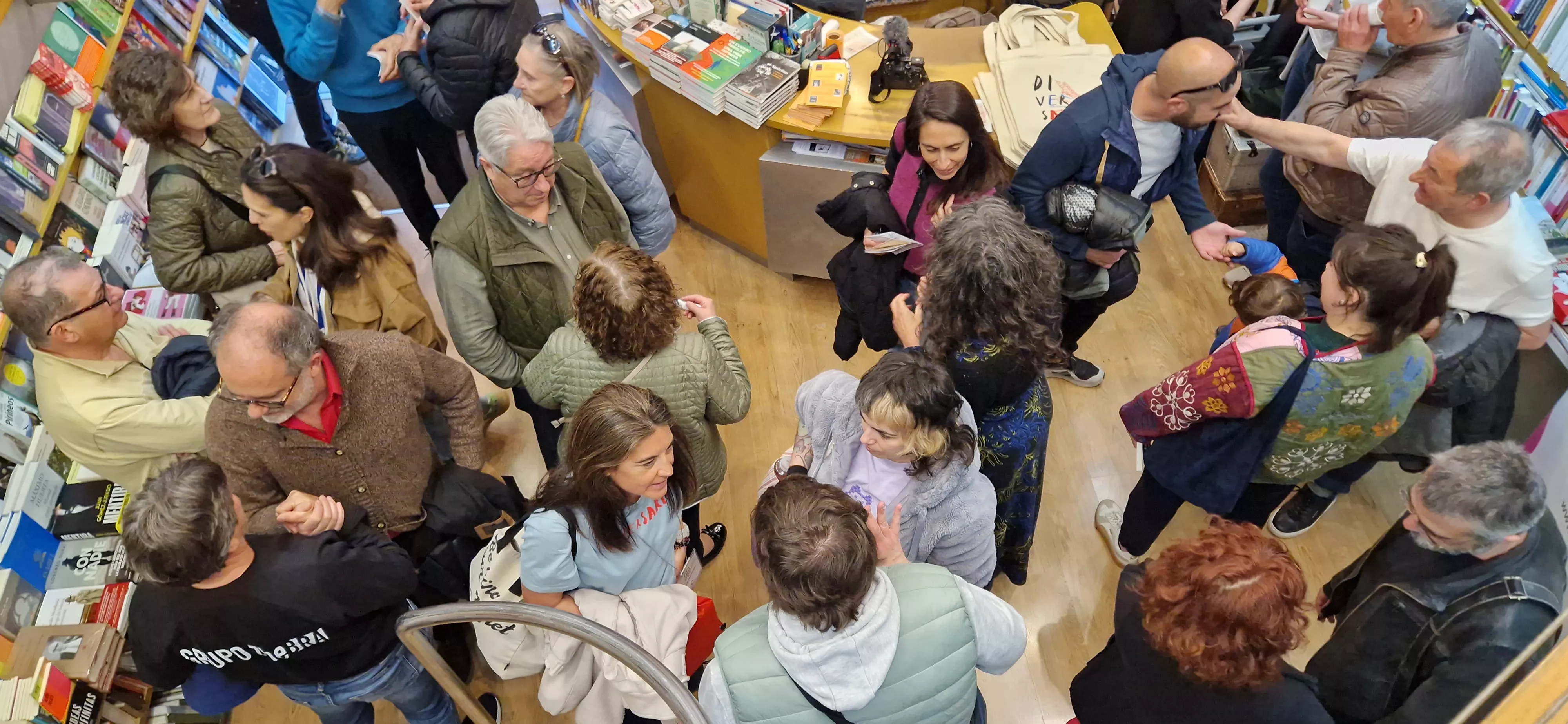 "Con A de Antonio", la exposición de Diversario en la librería Anónima. Foto Myriam Martínez