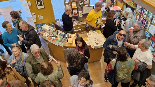 "Con A de Antonio", la exposición de Diversario en la librería Anónima. Foto Myriam Martínez "Con A de Antonio", la exposición de Diversario en la librería Anónima. Foto Myriam Martínez