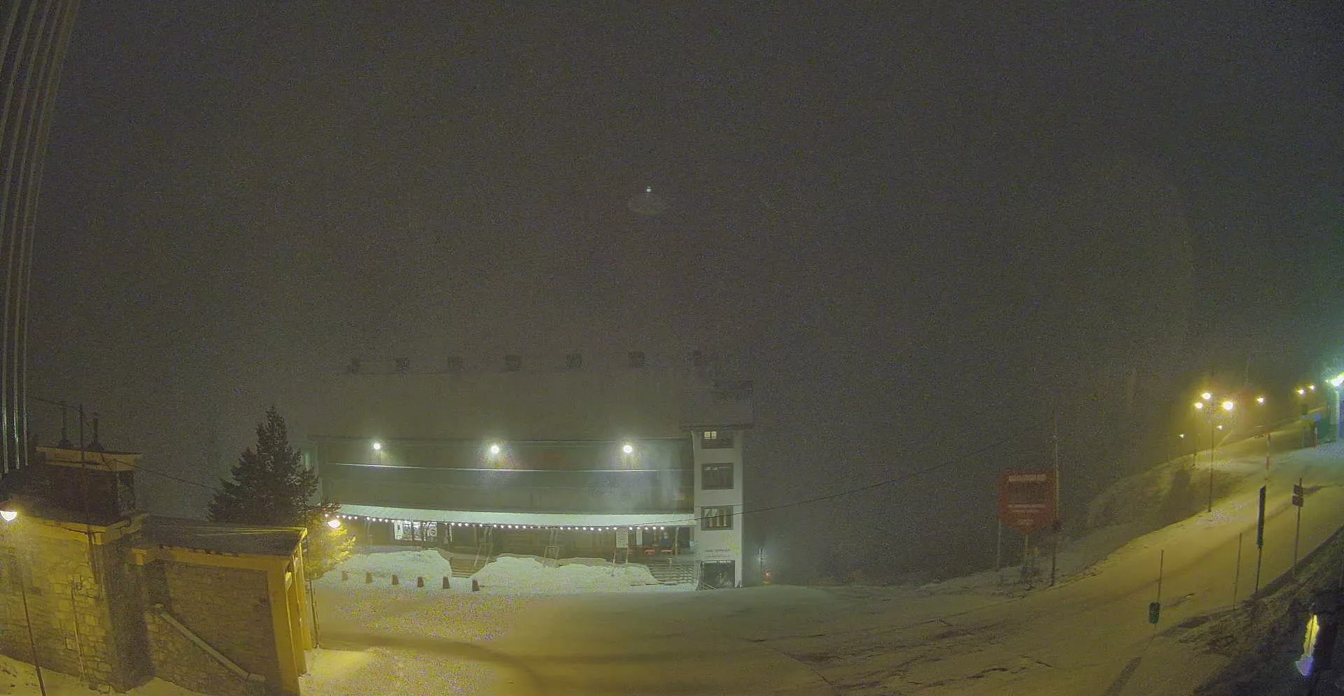 Nieve en la noche de este lunes en Candanchú.