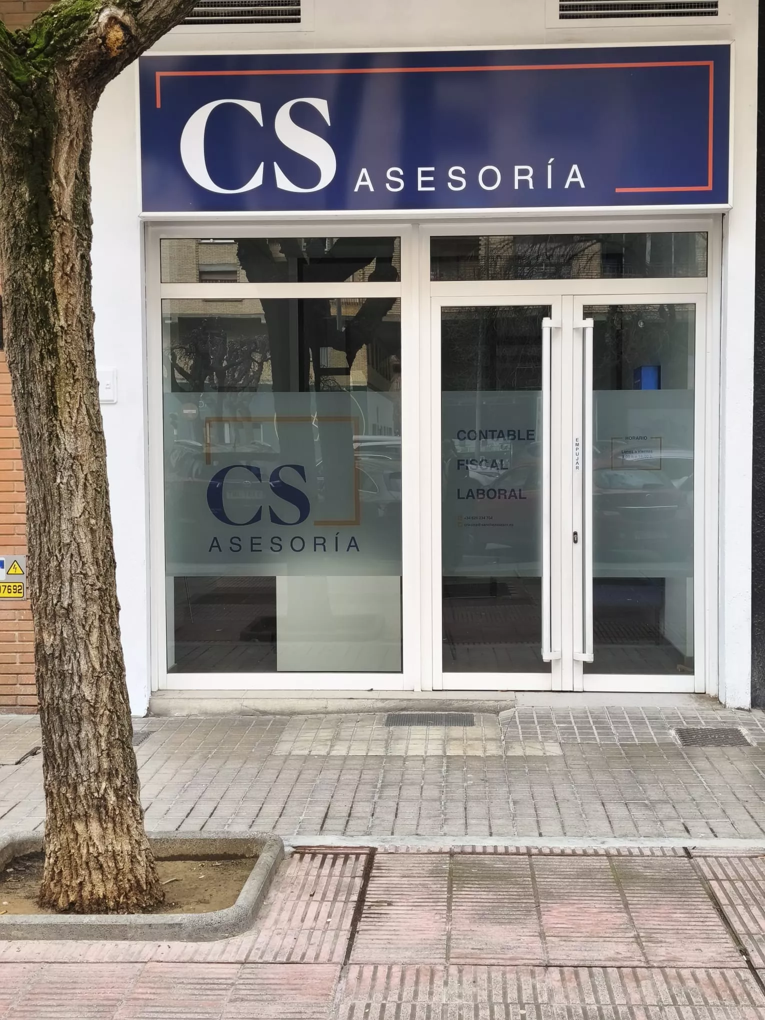 Una asesoría de confianza que acompaña a sus clientes en cada trámite administrativo.