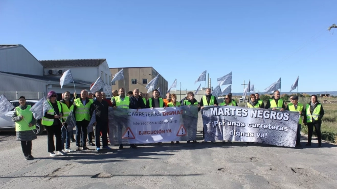 Imagen del corte de carretera en Sariñena como protesta por su estado. Imagen del corte de carretera en Sariñena como protesta por su estado.