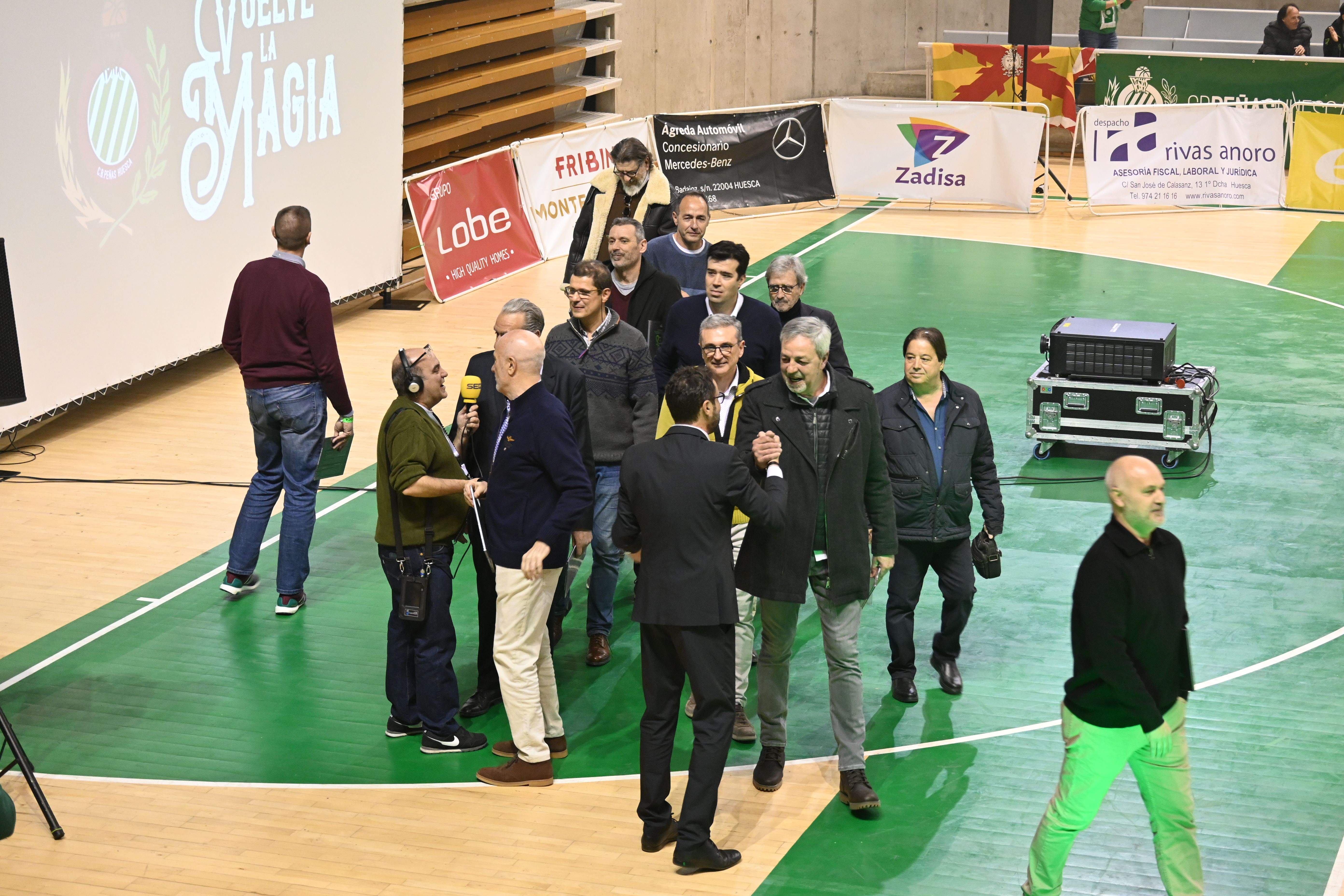 Fiesta en el Palacio de los Deportes de Huesca con La Magia en el recuerdo. Foto Carlos Jalle