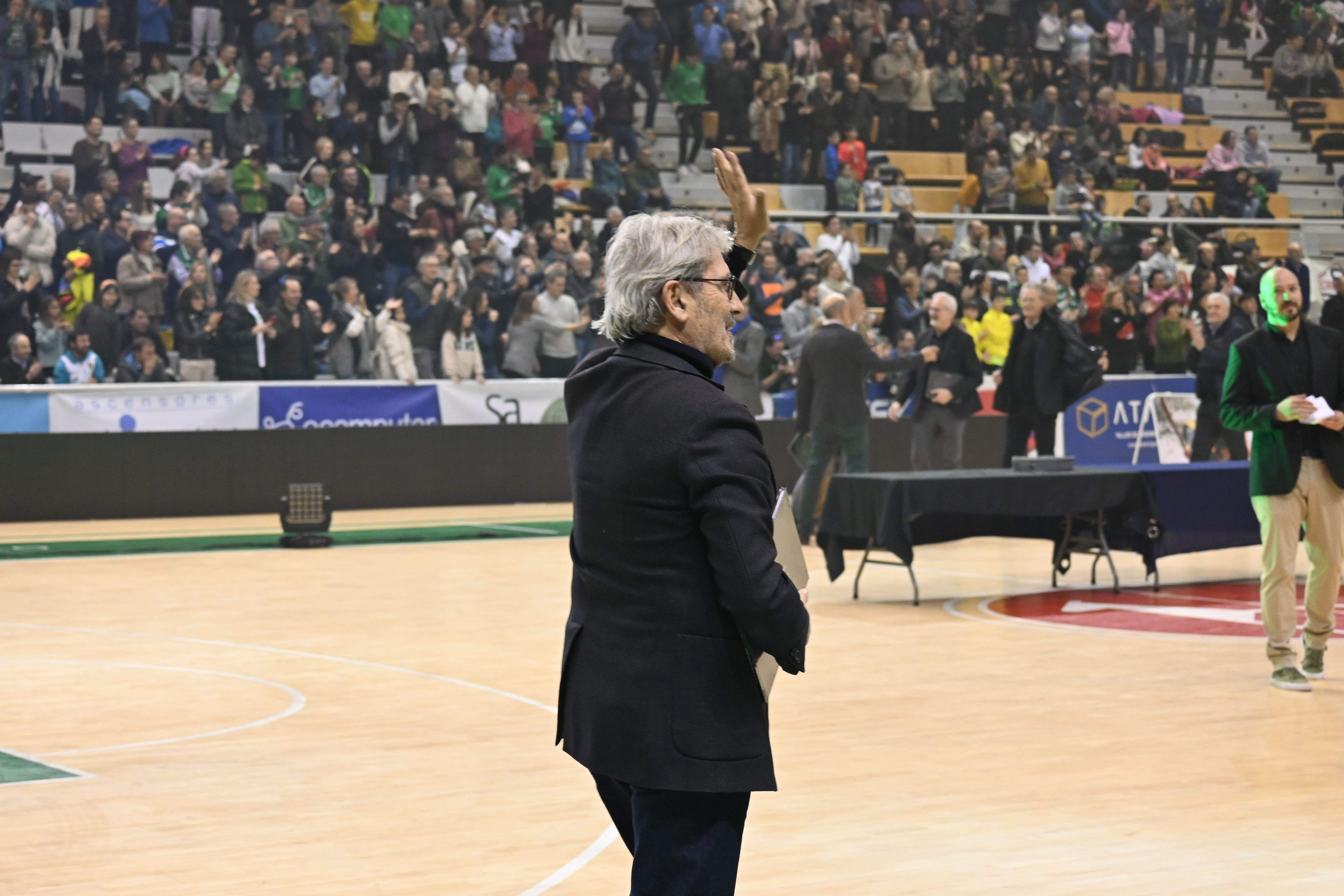 Fiesta en el Palacio de los Deportes de Huesca con La Magia en el recuerdo. Foto Carlos Jalle