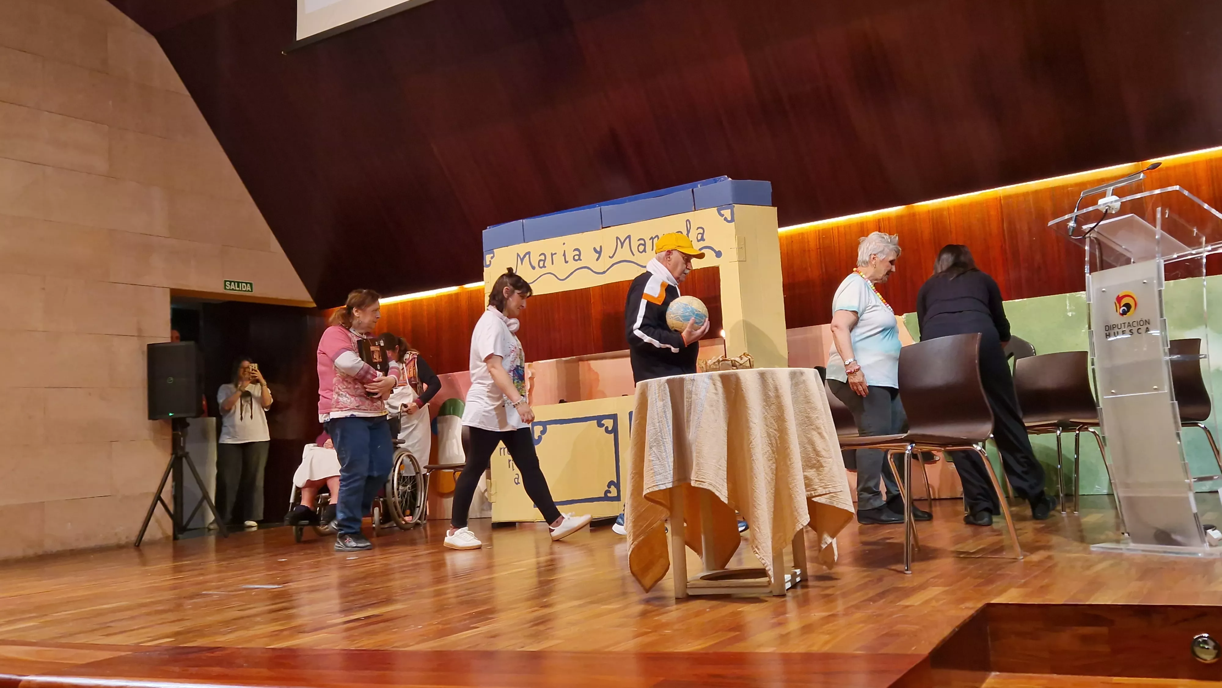 Chocolate con churros, de la Cruz Blanca, en Diversario. Foto Myriam Martínez