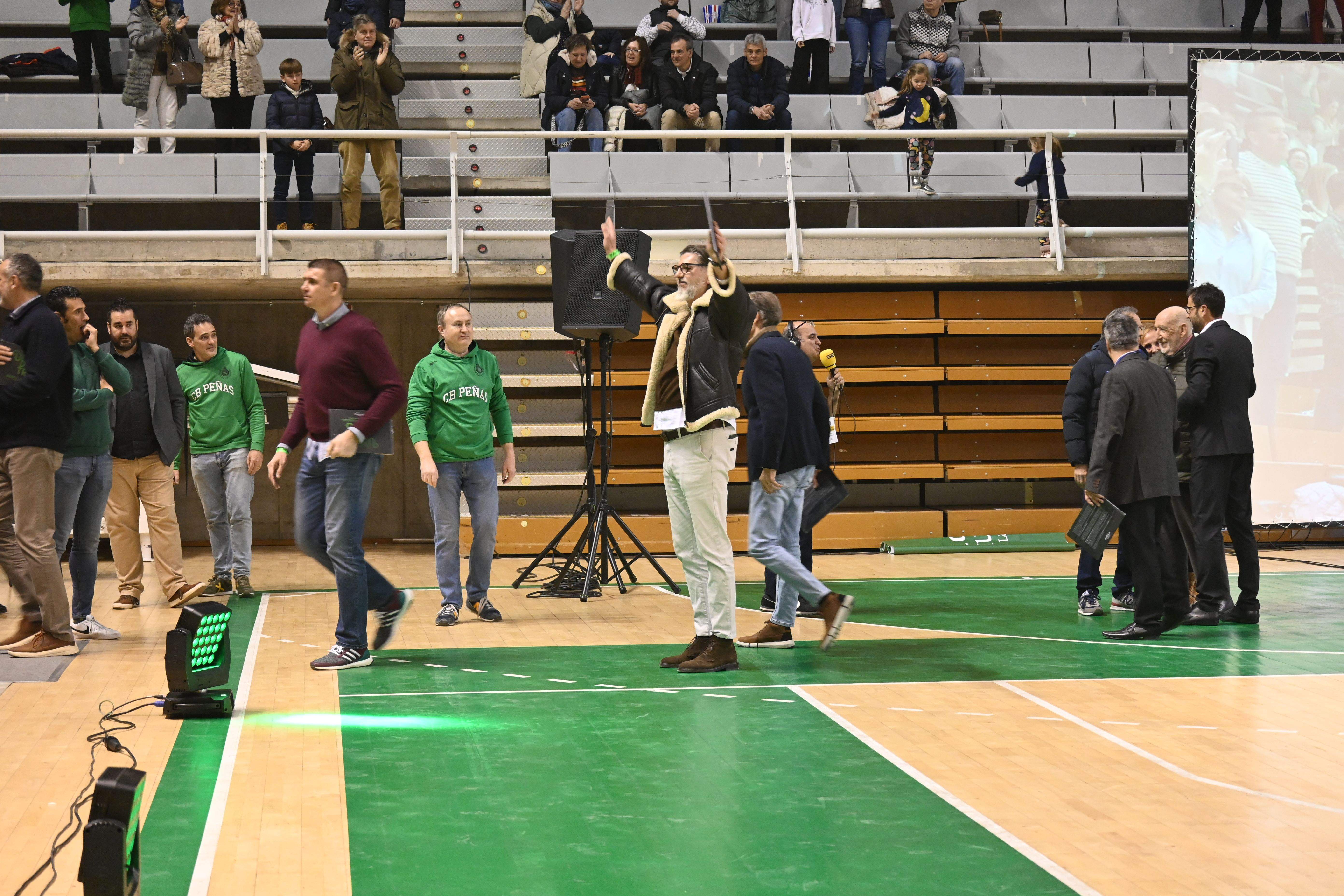 Fiesta en el Palacio de los Deportes de Huesca con La Magia en el recuerdo. Foto Carlos Jalle