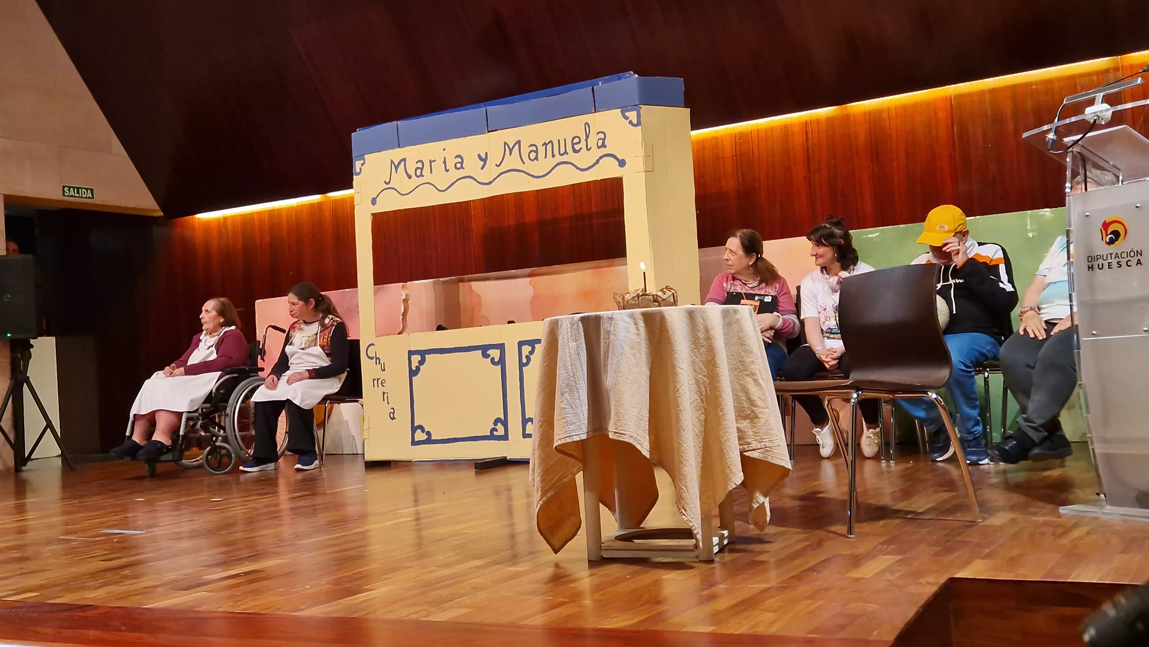 Chocolate con churros, de la Cruz Blanca, en Diversario. Foto Myriam Martínez