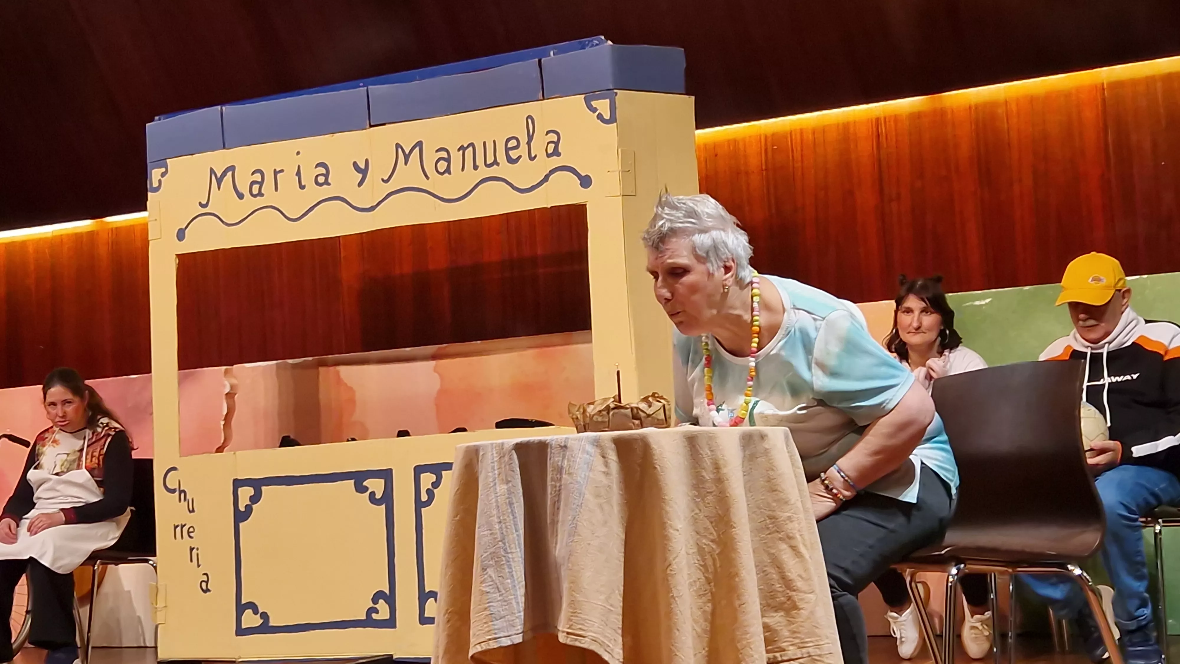 Chocolate con churros, de la Cruz Blanca, en Diversario. Foto Myriam Martínez