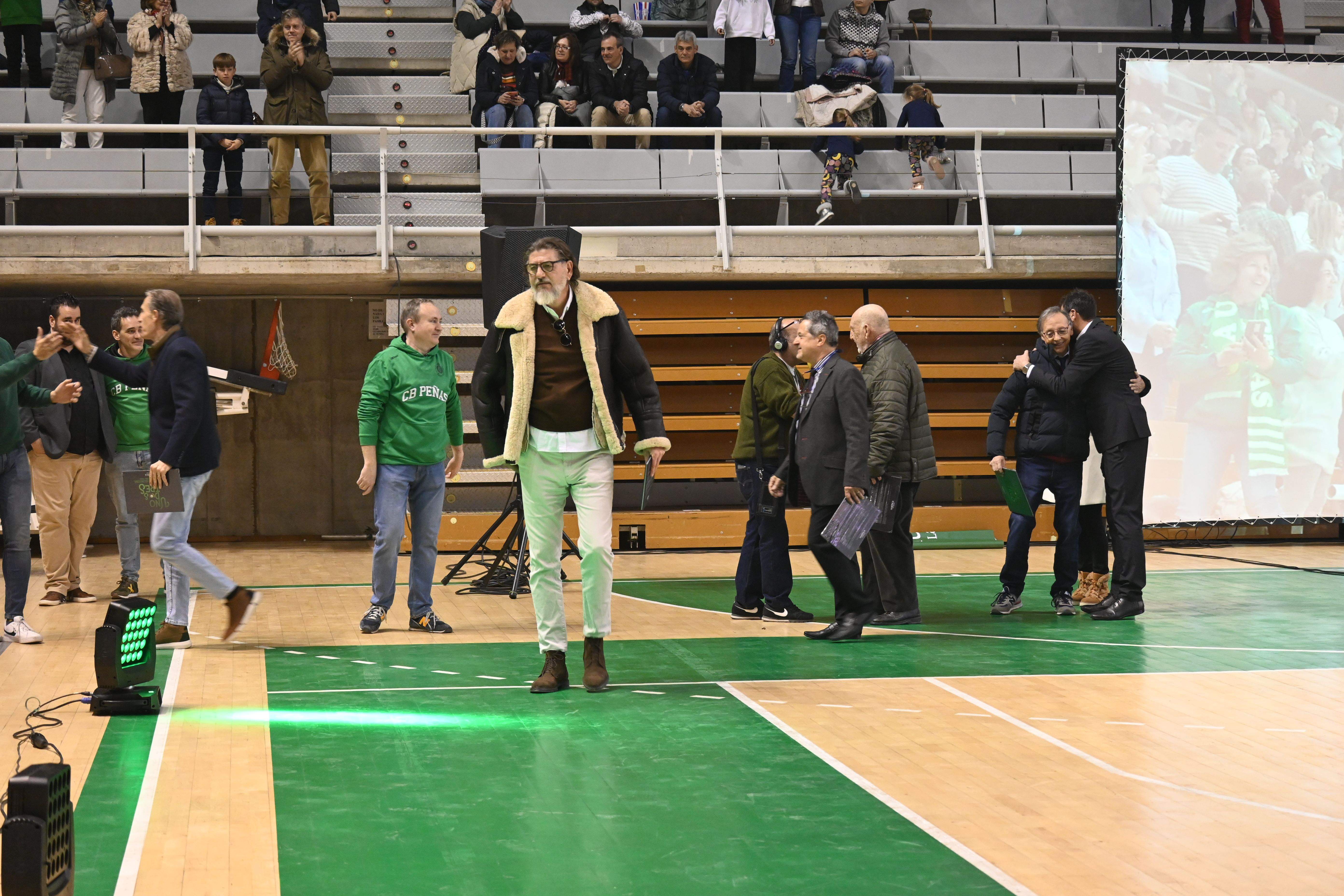 Fiesta en el Palacio de los Deportes de Huesca con La Magia en el recuerdo. Foto Carlos Jalle