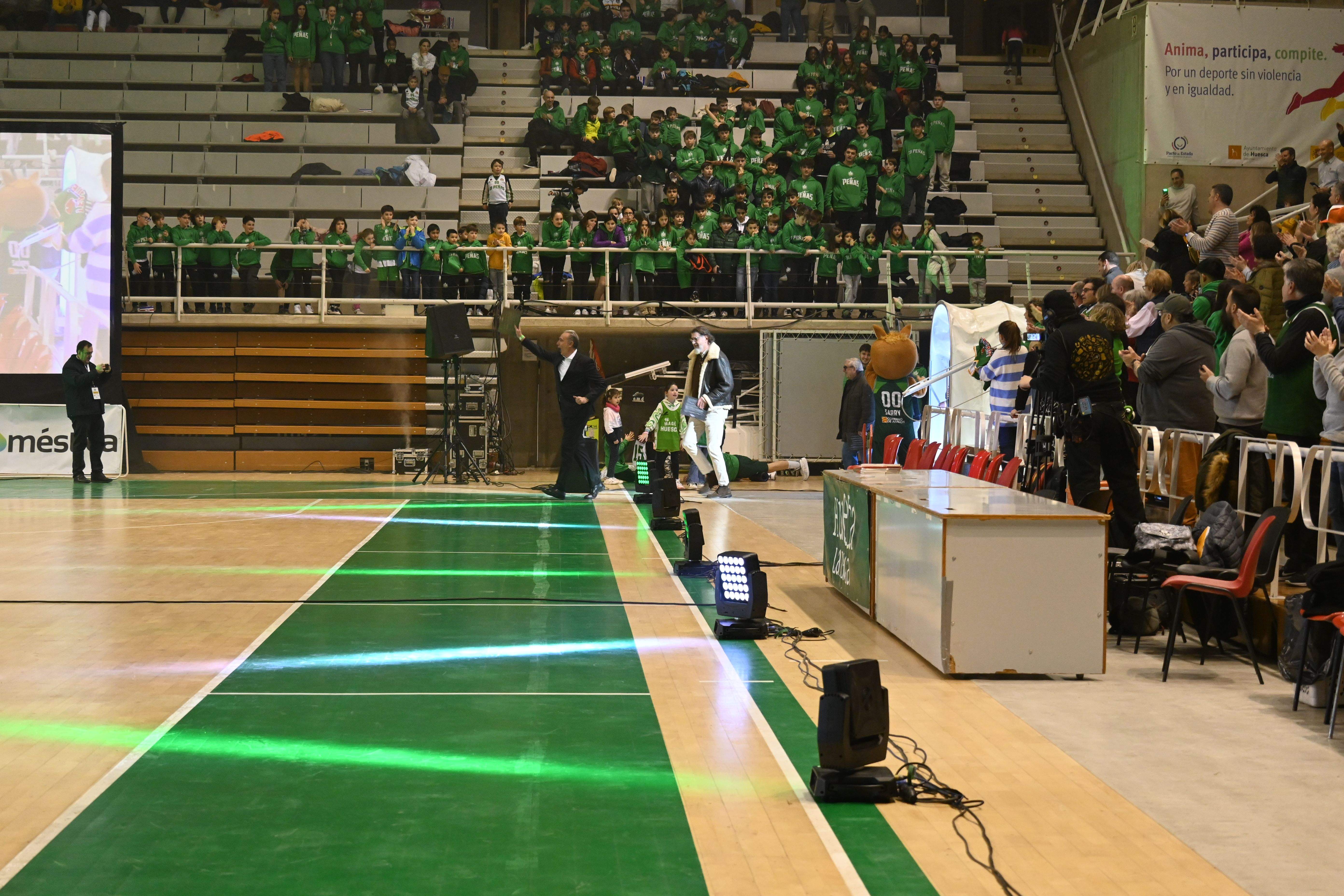 Fiesta en el Palacio de los Deportes de Huesca con La Magia en el recuerdo. Foto Carlos Jalle