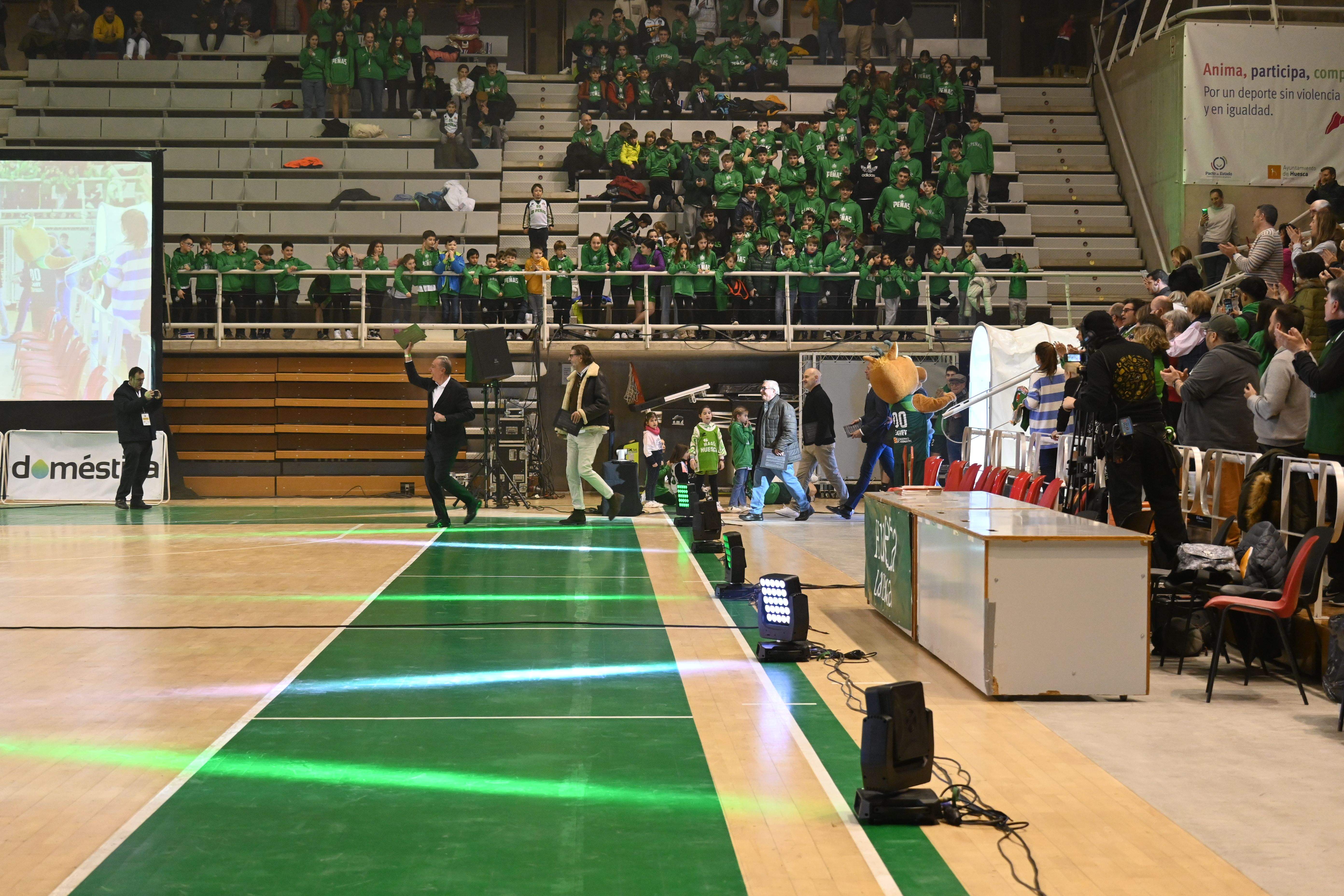 Fiesta en el Palacio de los Deportes de Huesca con La Magia en el recuerdo. Foto Carlos Jalle