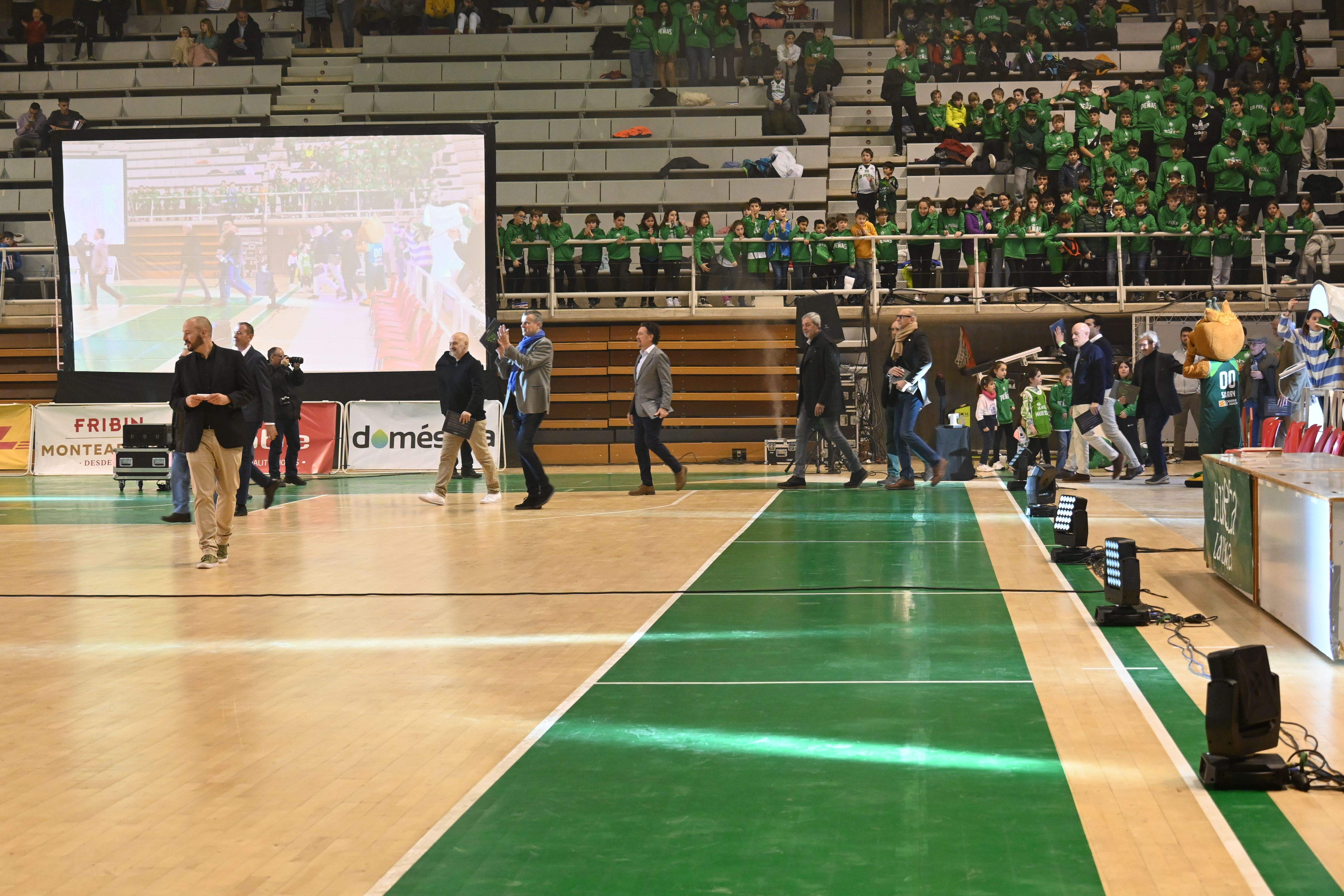 Fiesta en el Palacio de los Deportes de Huesca con La Magia en el recuerdo. Foto Carlos Jalle