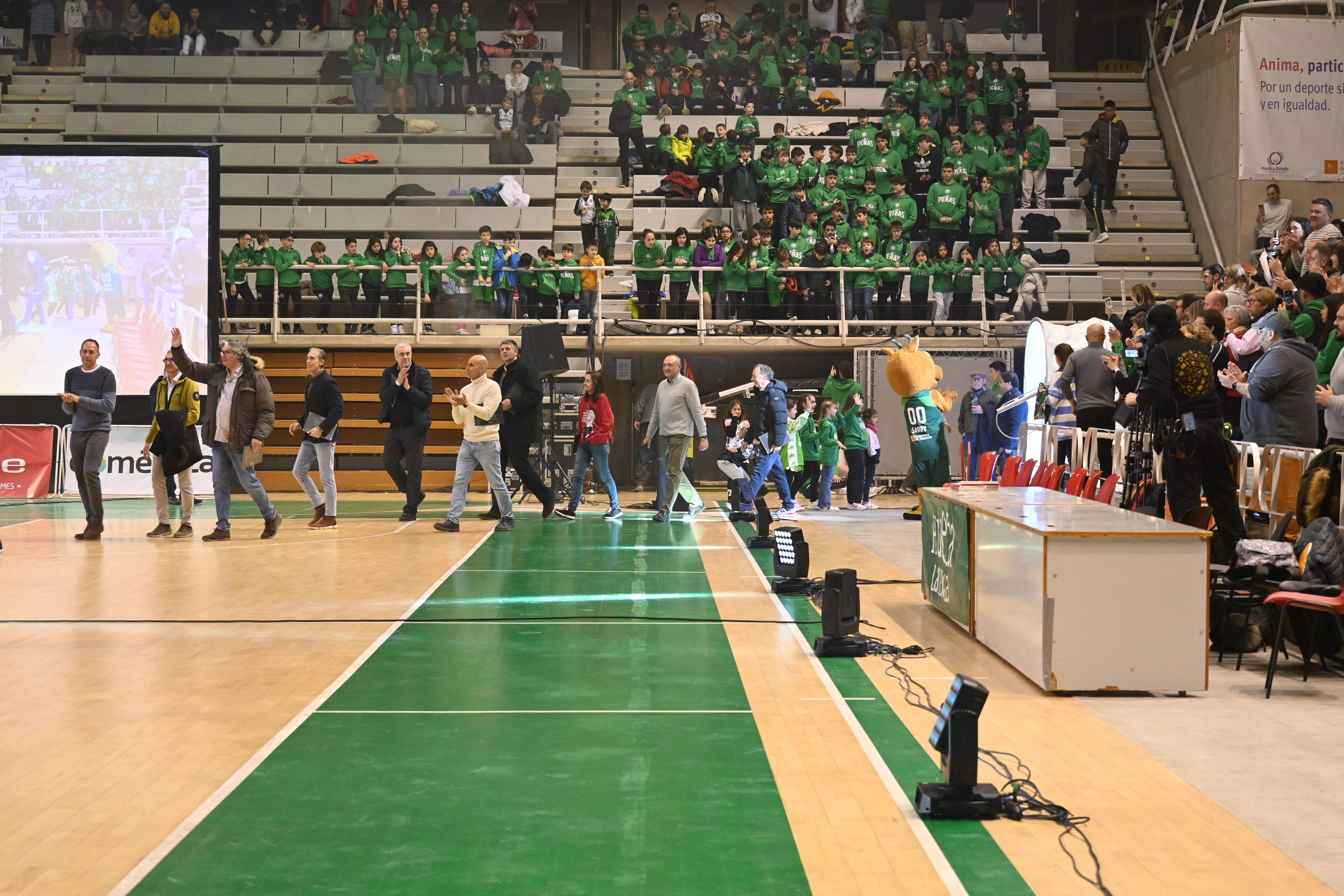 Fiesta en el Palacio de los Deportes de Huesca con La Magia en el recuerdo. Foto Carlos Jalle