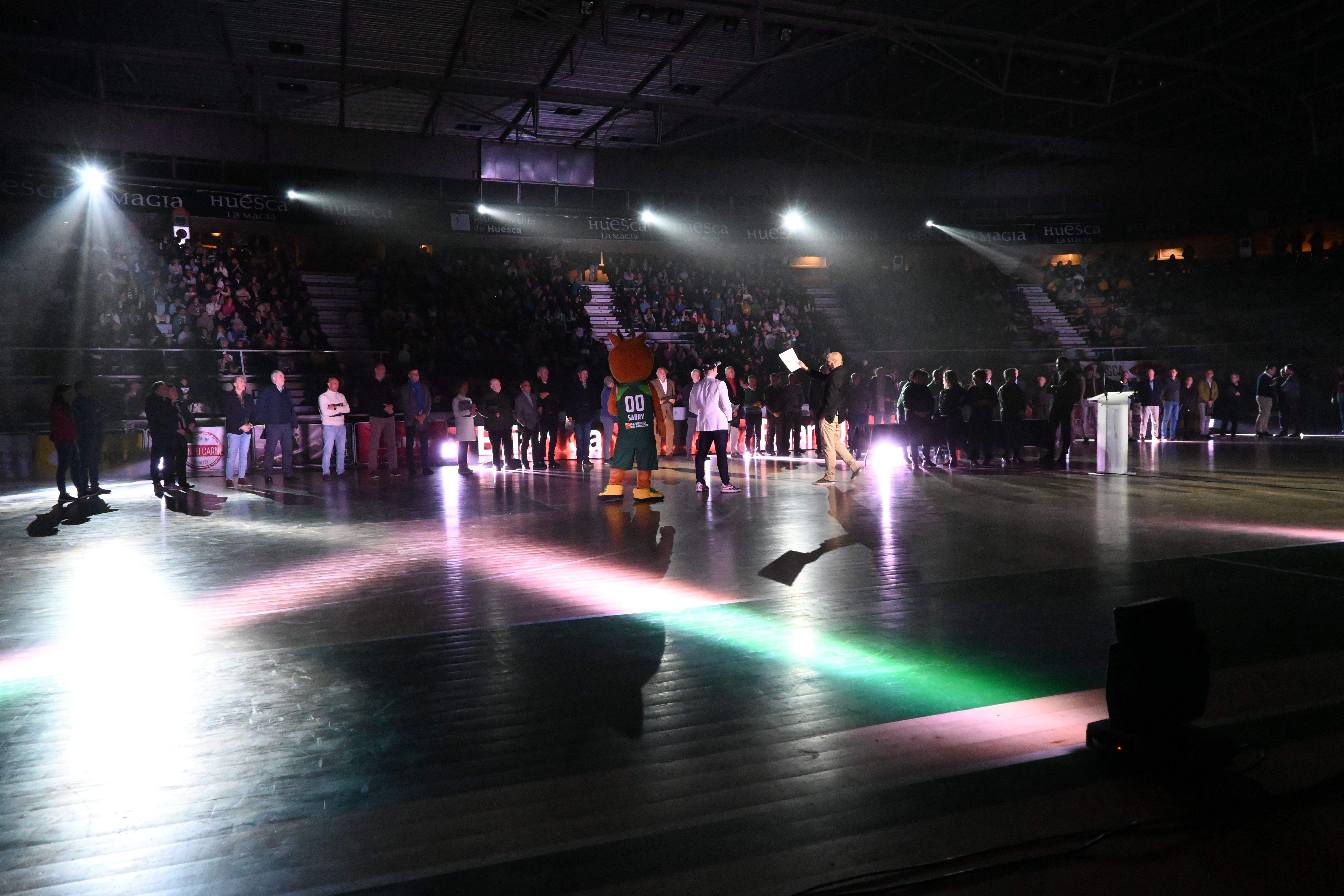 Fiesta en el Palacio de los Deportes de Huesca con La Magia en el recuerdo. Foto Carlos Jalle