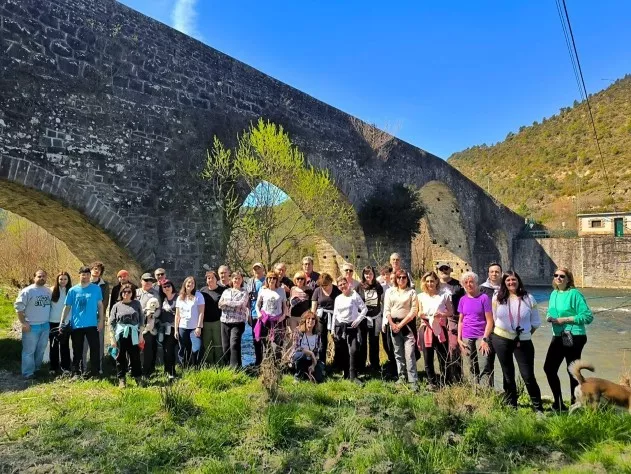 La Asociación Puente de Anzánigo reclama a la Diputación la reparación de un BIC en riesgo.