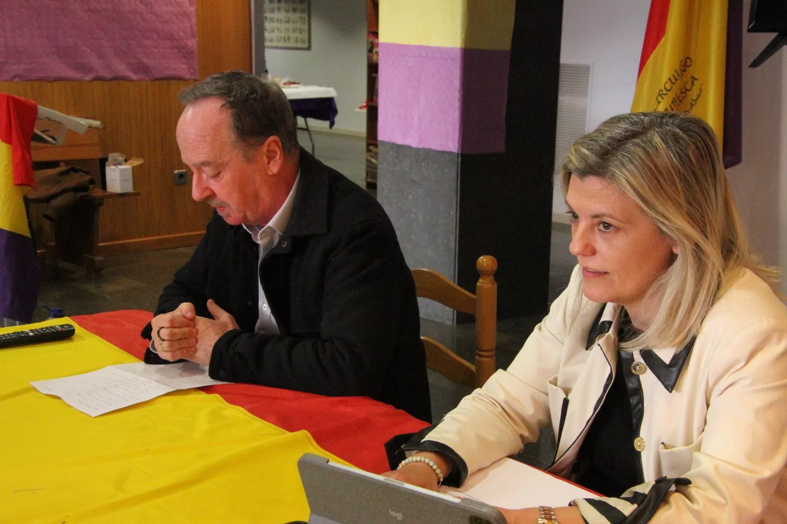 Ramón Lasaosa y Begoña Nasarre. Jornadas Republicanas del CRMAHU. Foto Carlos Neofato