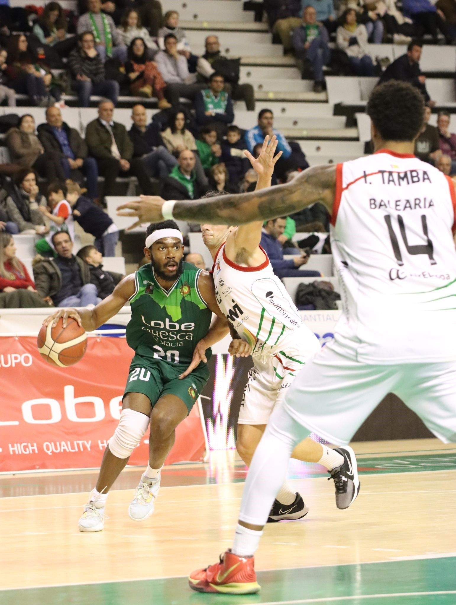 Ataque del peñista Adom ante Palma Ataque del peñista Adom ante Palma