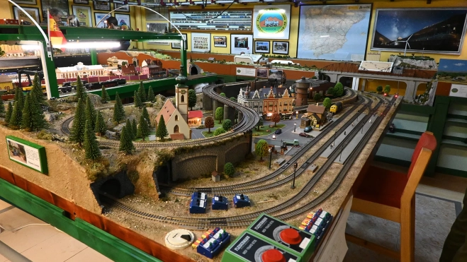 Un mundo increíble en una sala llena de trenes