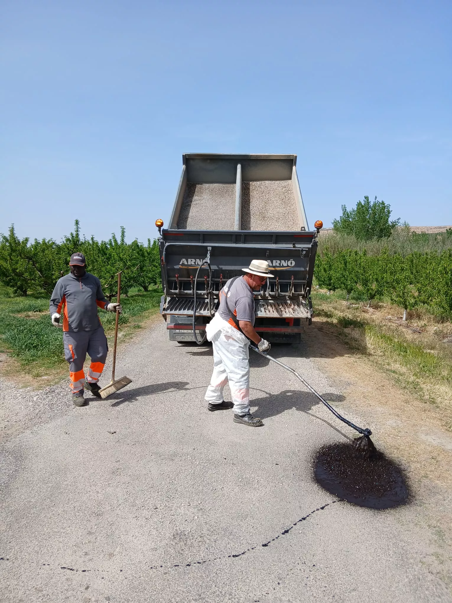 Fraga impulsa el mantenimiento de caminos con un contrato hasta 2029.