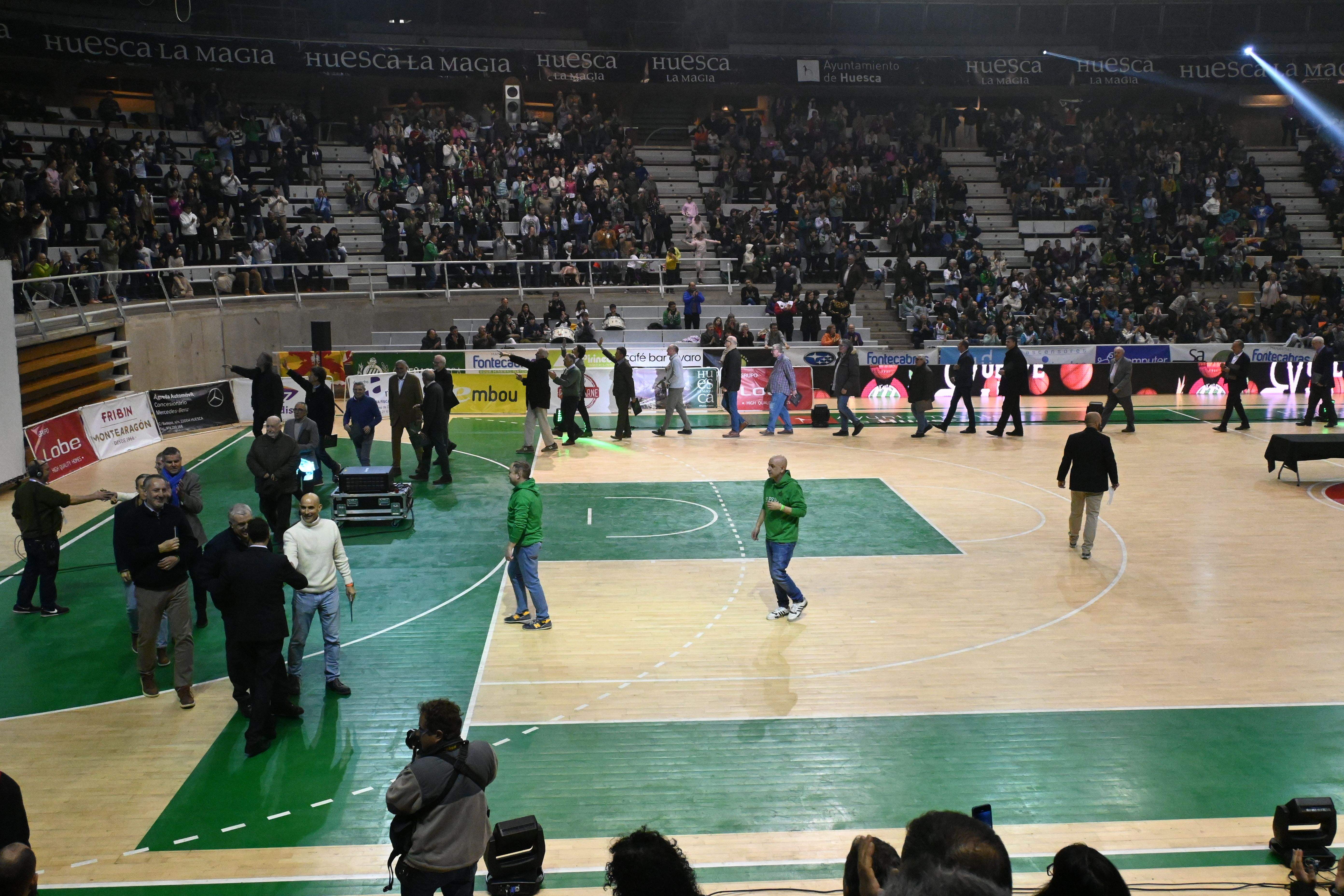 Fiesta en el Palacio de los Deportes de Huesca con La Magia en el recuerdo. Foto Carlos Jalle