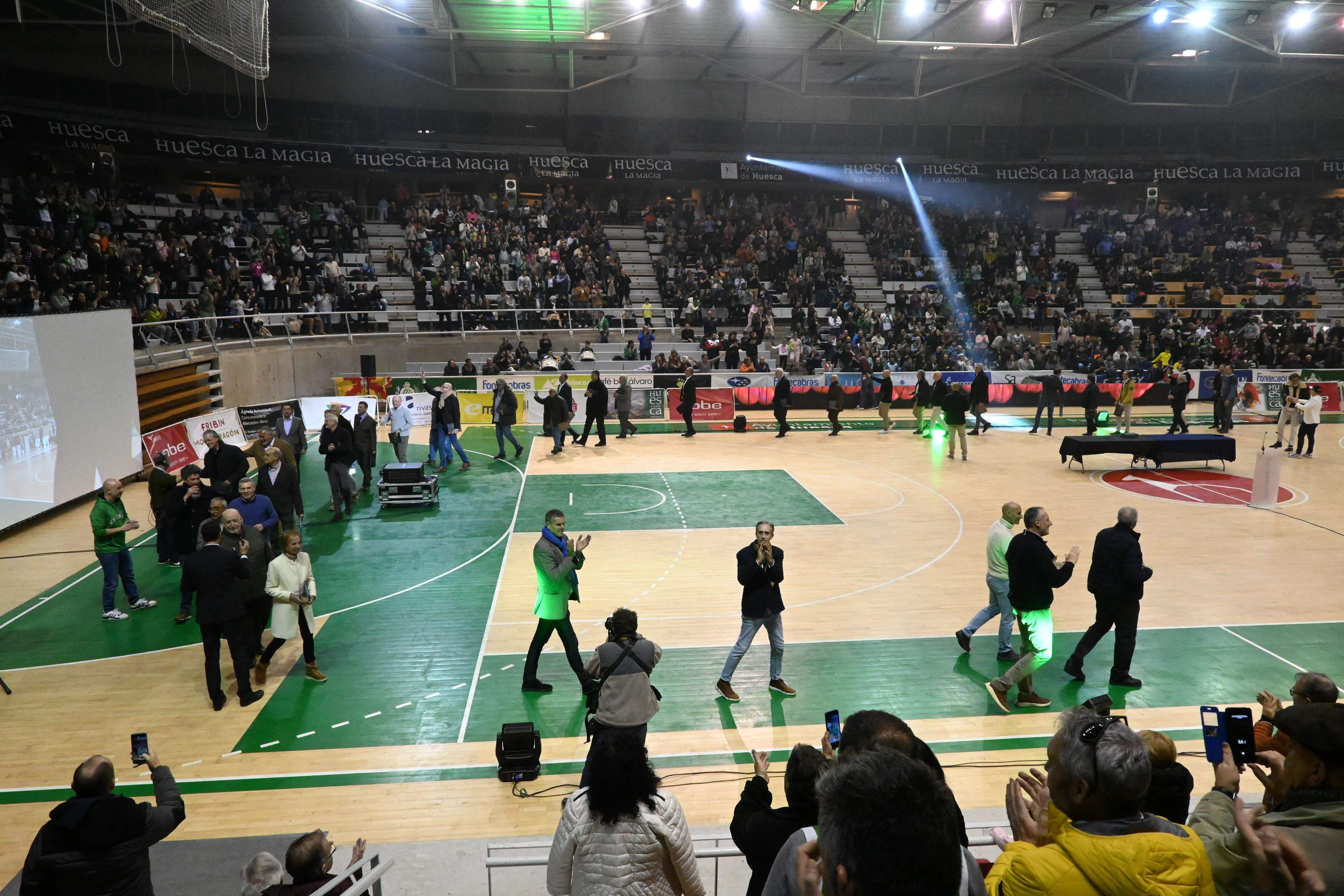Fiesta en el Palacio de los Deportes de Huesca con La Magia en el recuerdo. Foto Carlos Jalle