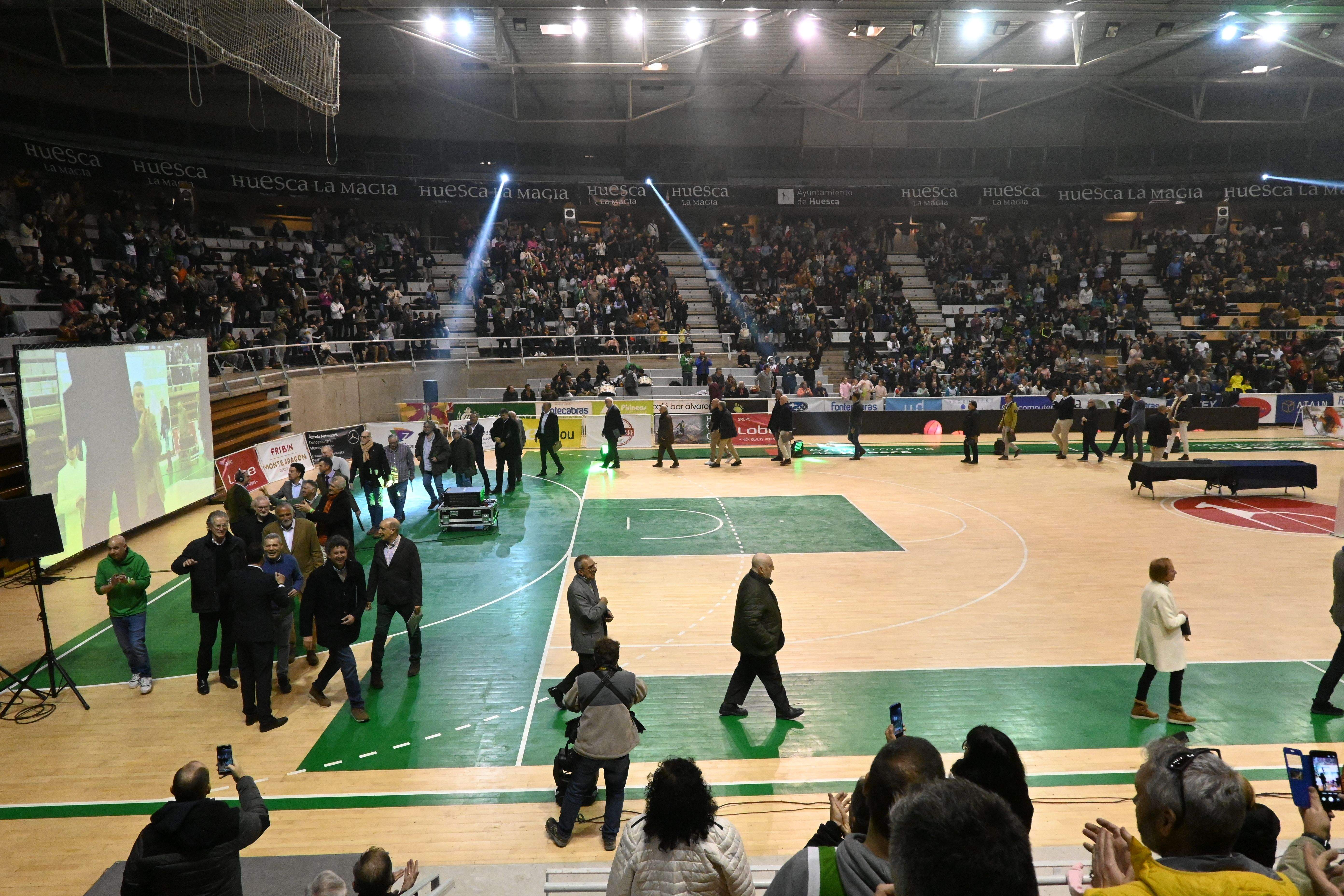 Fiesta en el Palacio de los Deportes de Huesca con La Magia en el recuerdo. Foto Carlos Jalle